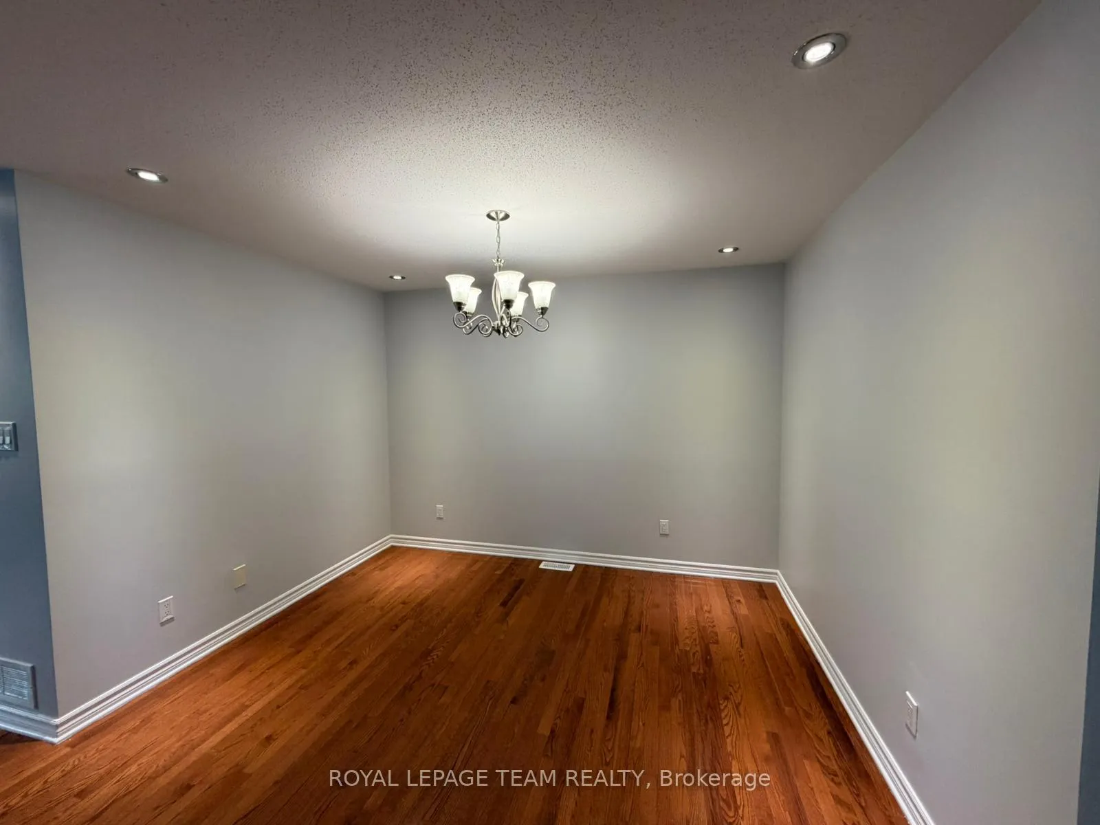 Photo 6 of 21 Cresthaven Drive, Ottawa, Barrhaven East — HOMEH