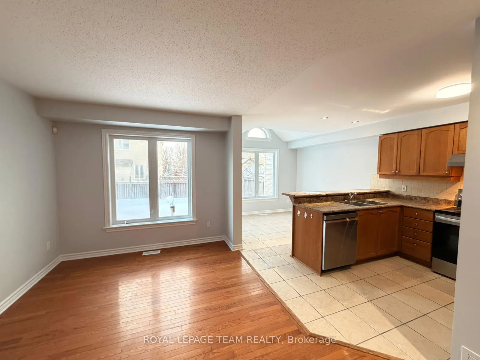 Photo 9 of 21 Cresthaven Drive, Ottawa, Barrhaven East — HOMEH