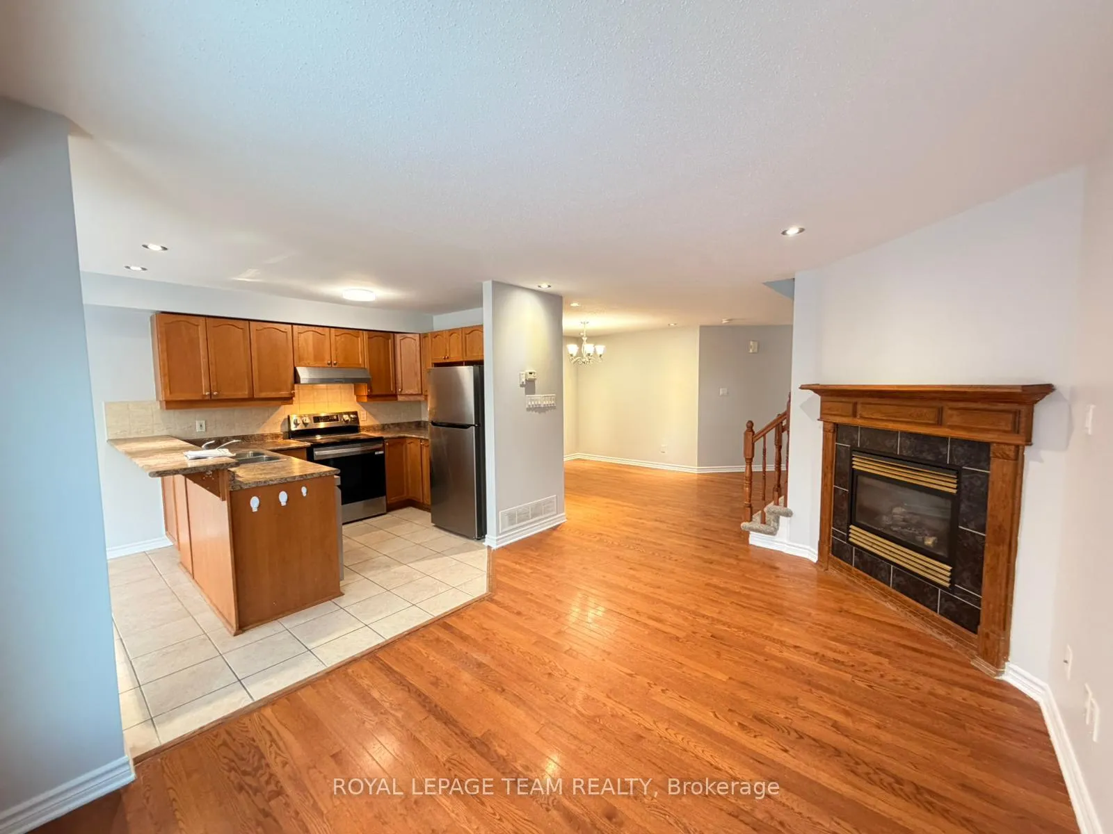 Photo 10 of 21 Cresthaven Drive, Ottawa, Barrhaven East — HOMEH
