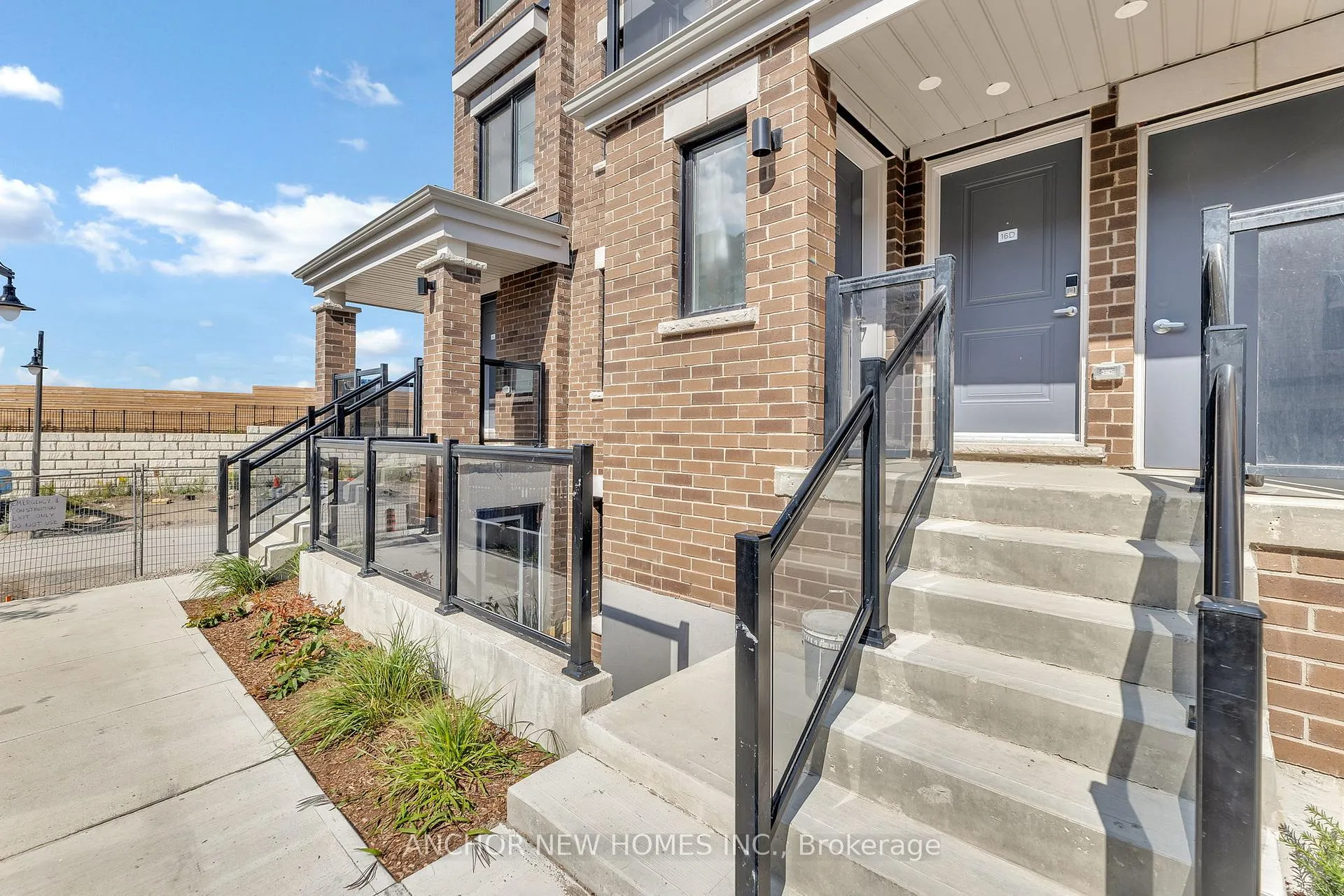 Photo 1 of 16A Lookout Drive, Clarington, Bowmanville — HOMEH