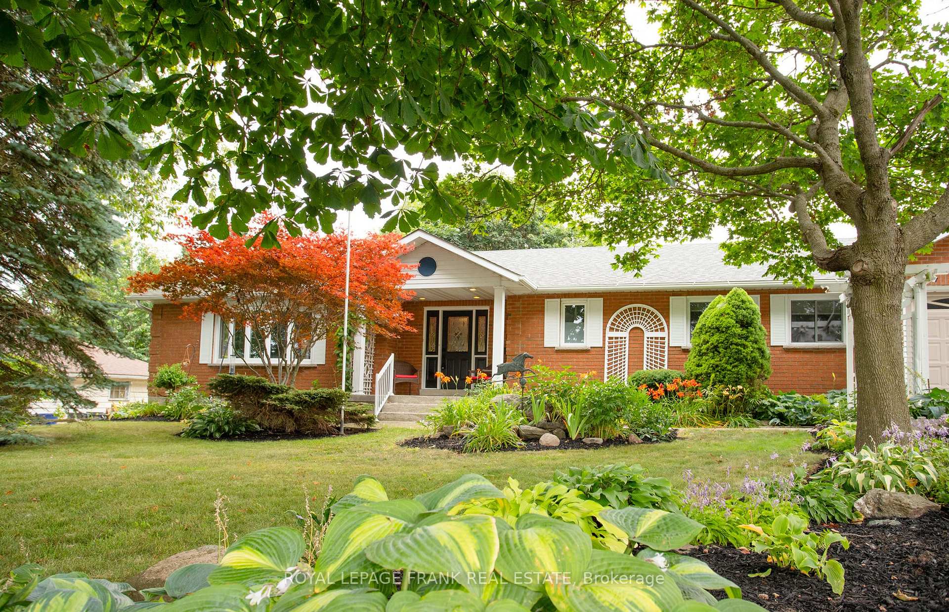 Front of 24 Kurve Inn Road
