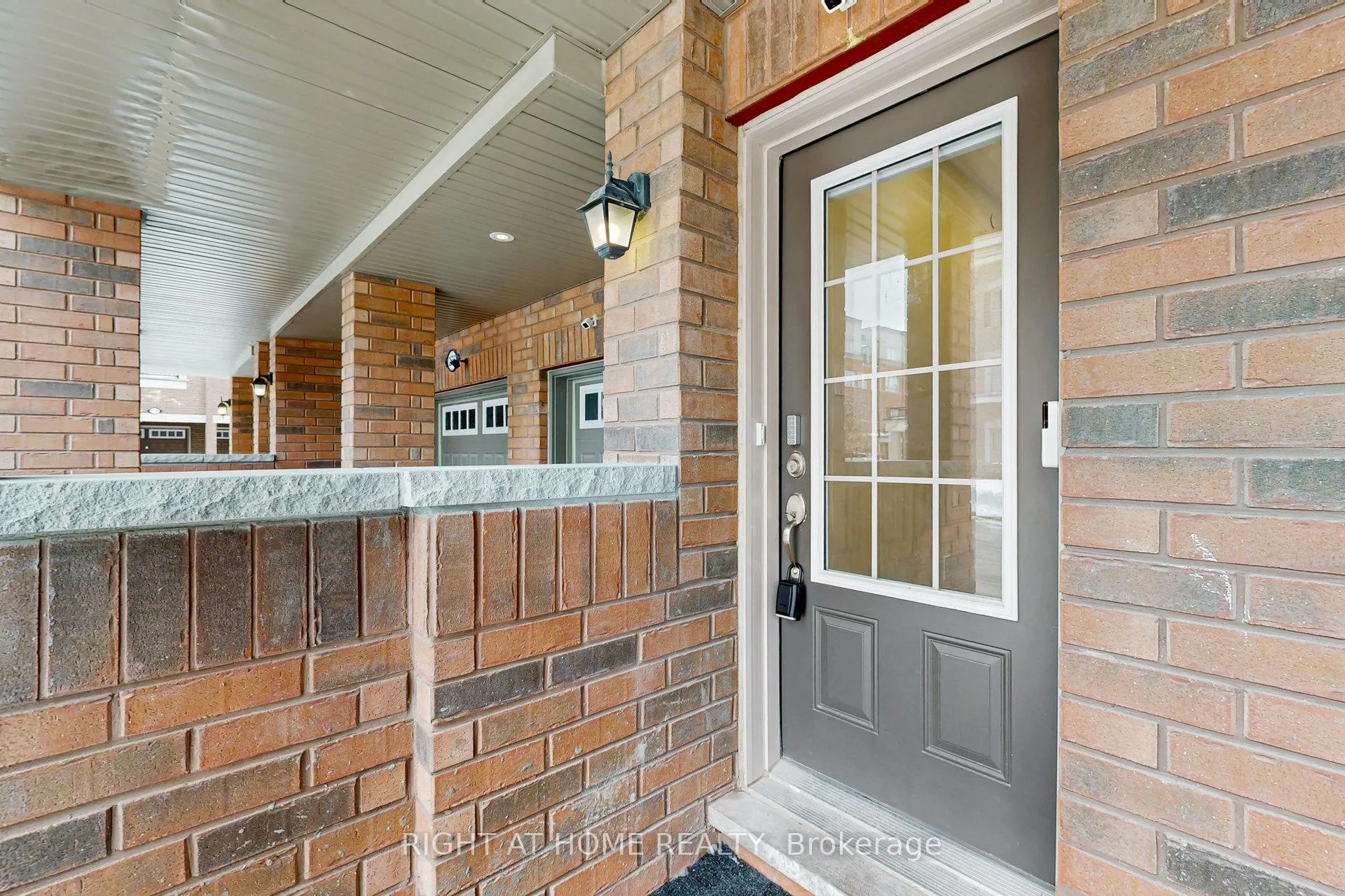 Photo 2 of 2558 Bromus Path, Oshawa, Windfields — HOMEH