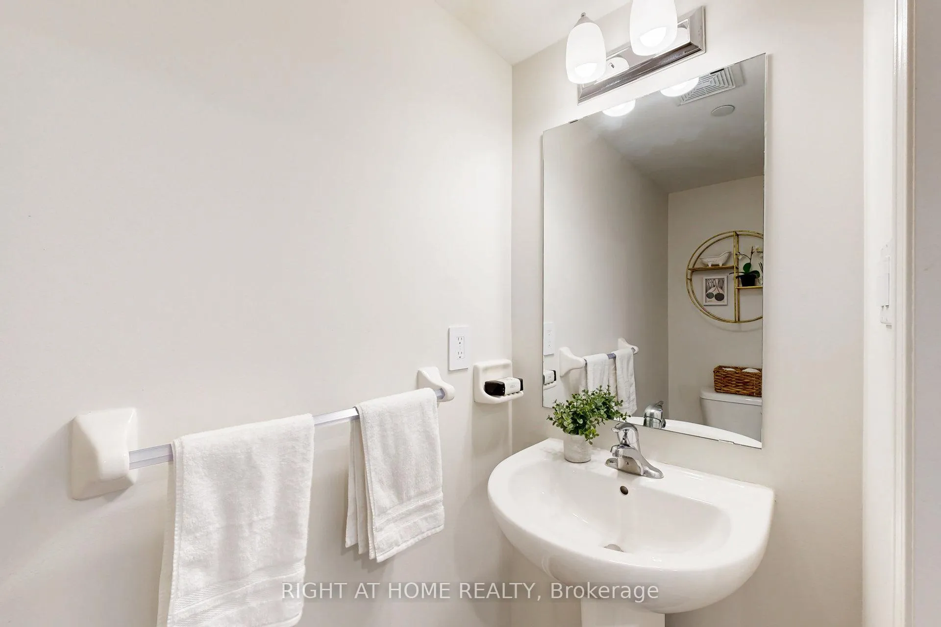 Photo 10 of 2558 Bromus Path, Oshawa, Windfields — HOMEH