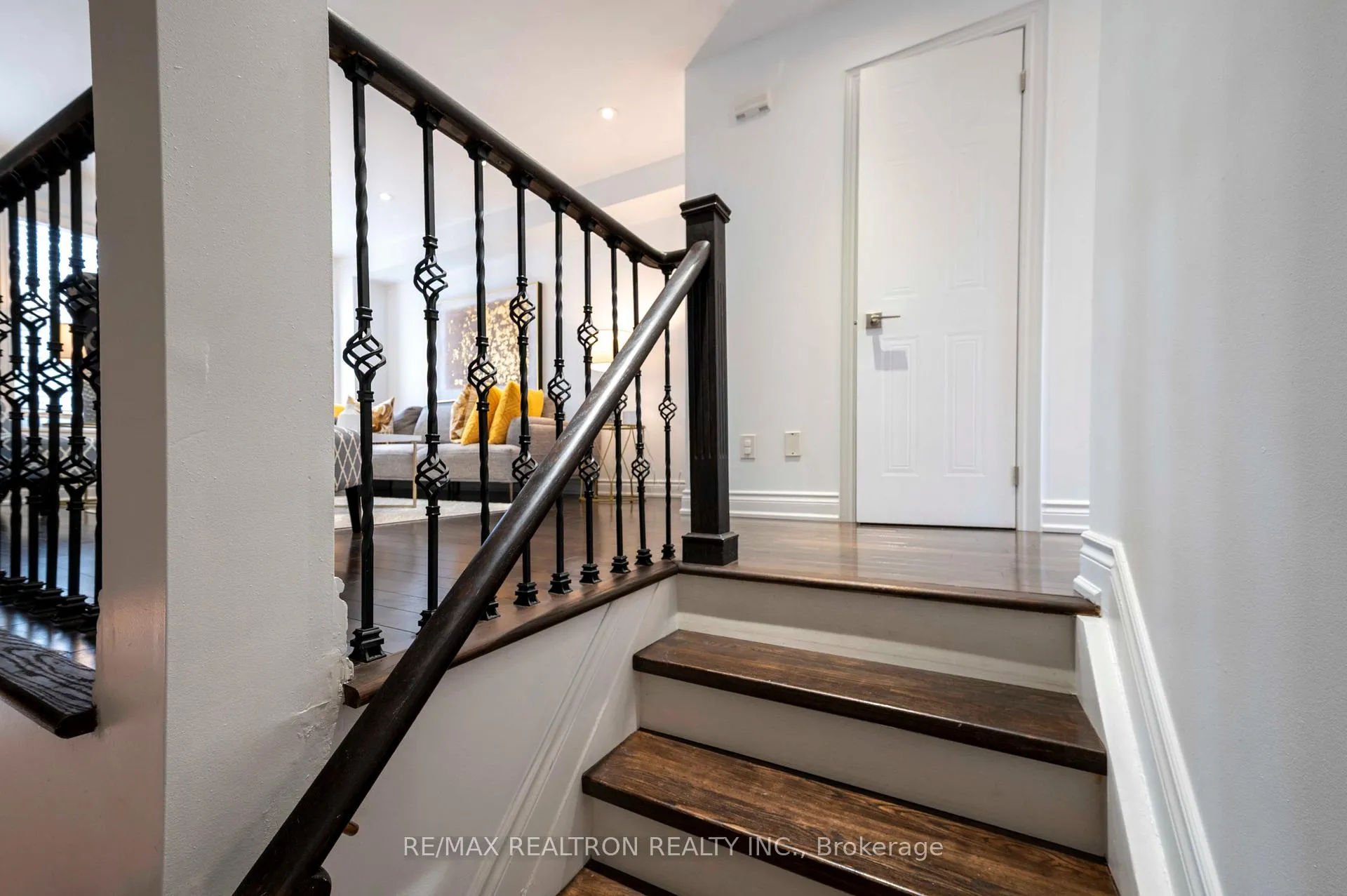 Photo 4 of 25 Pennefather Lane, Ajax, Central — HOMEH