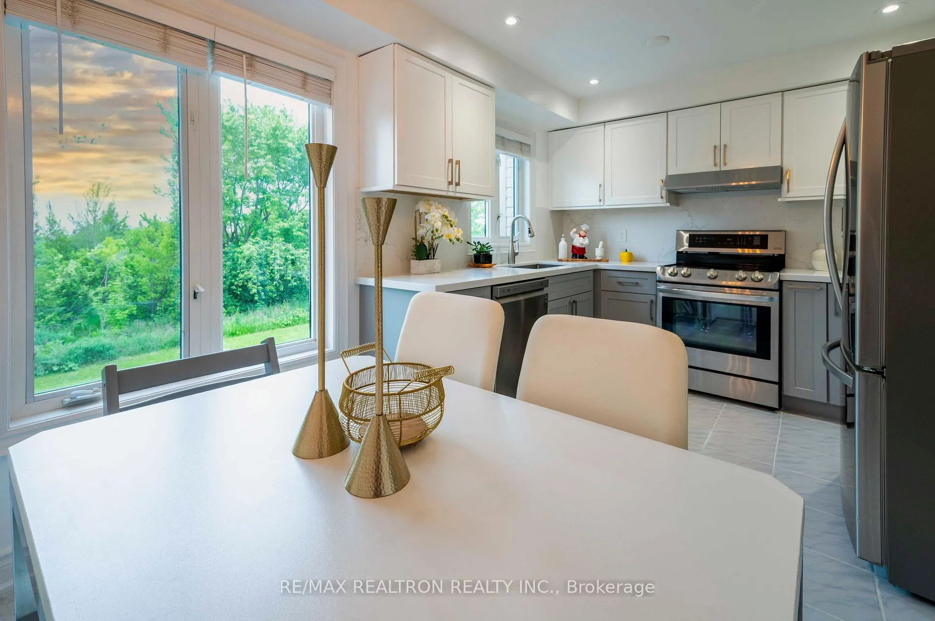 Photo 13 of 25 Pennefather Lane, Ajax, Central — HOMEH