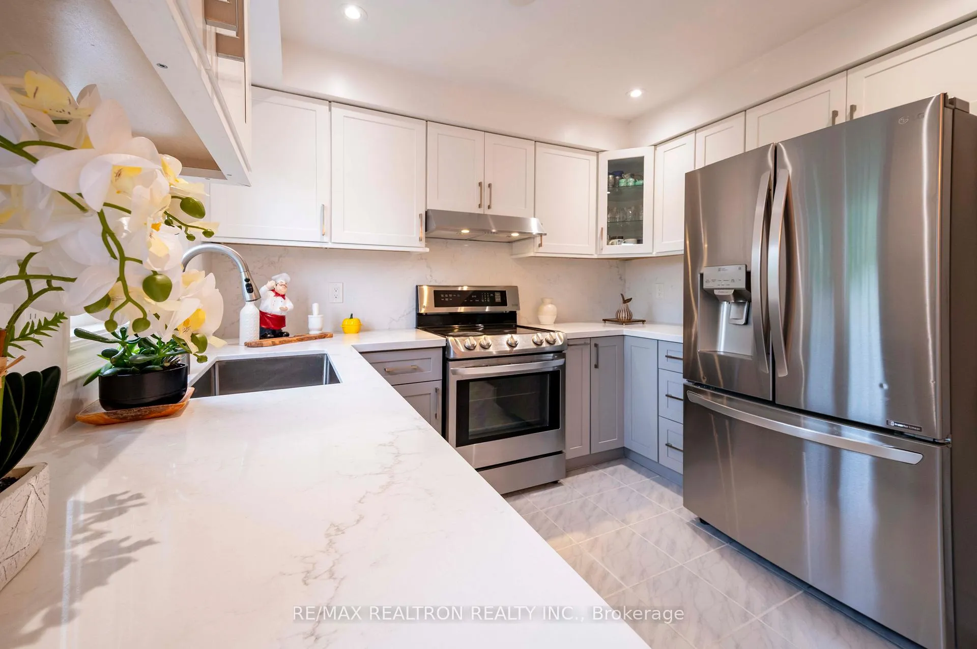 Photo 14 of 25 Pennefather Lane, Ajax, Central — HOMEH