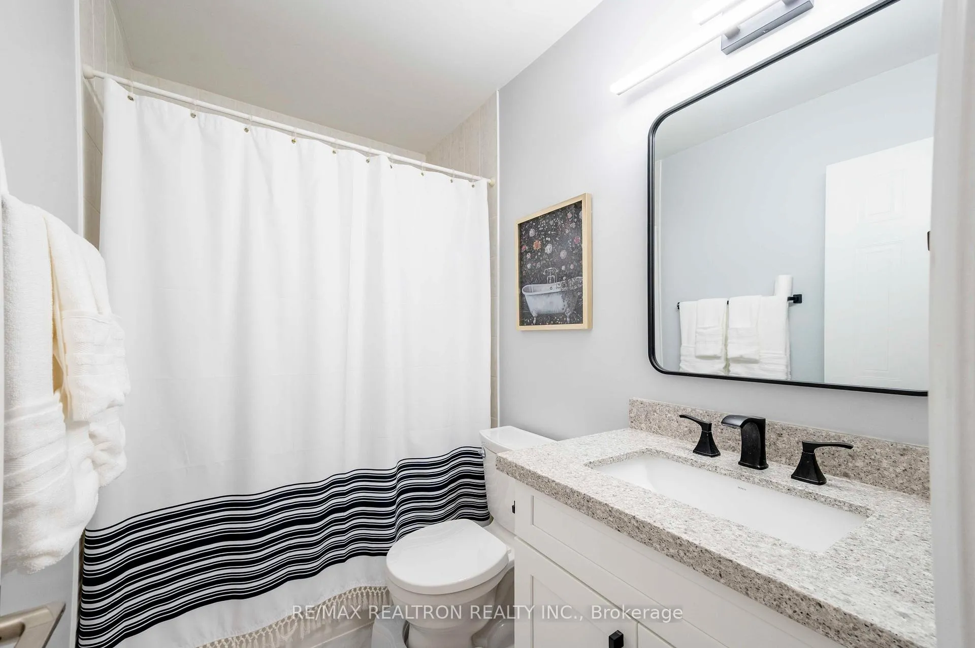 Photo 19 of 25 Pennefather Lane, Ajax, Central — HOMEH