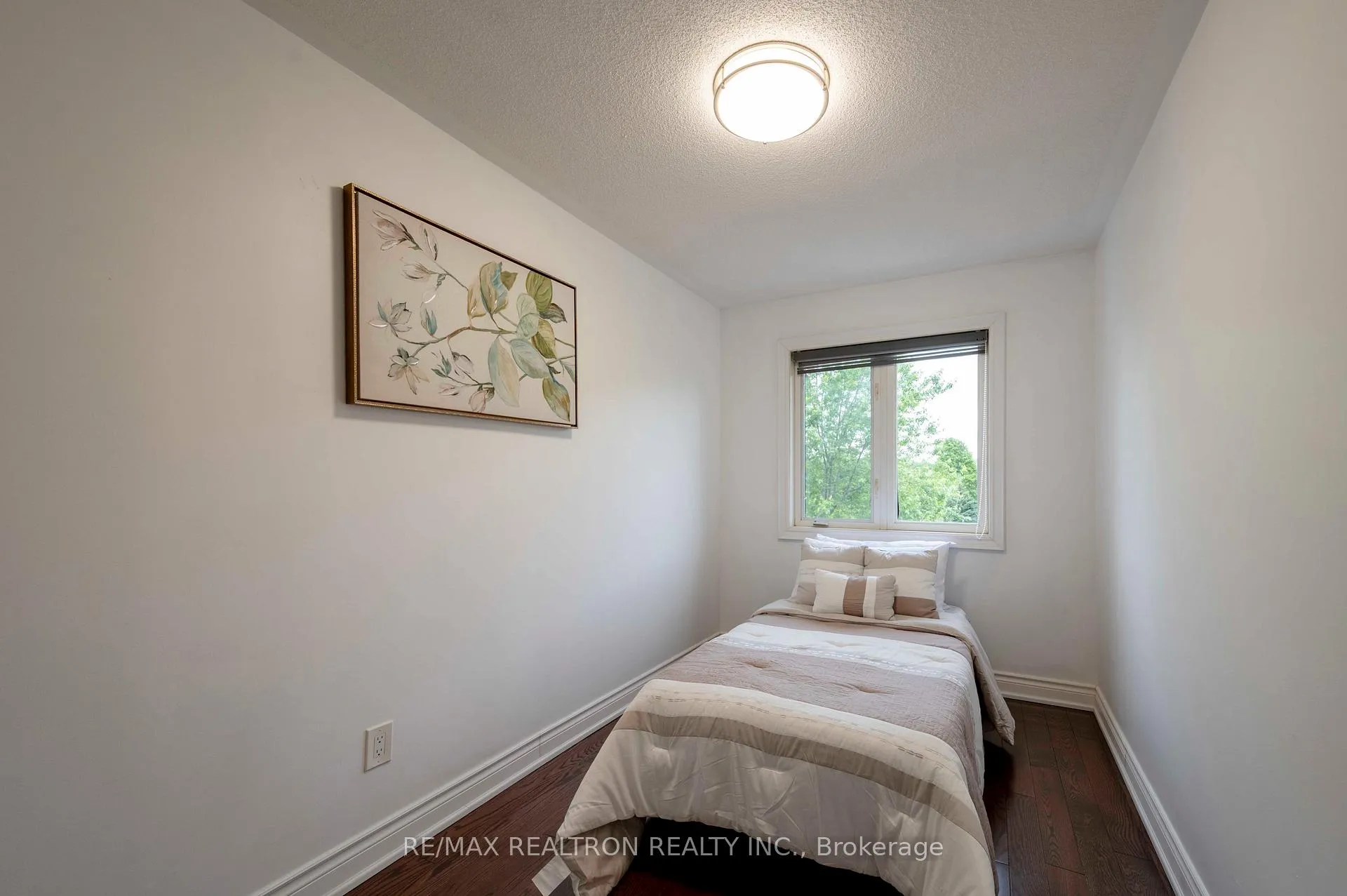 Photo 20 of 25 Pennefather Lane, Ajax, Central — HOMEH
