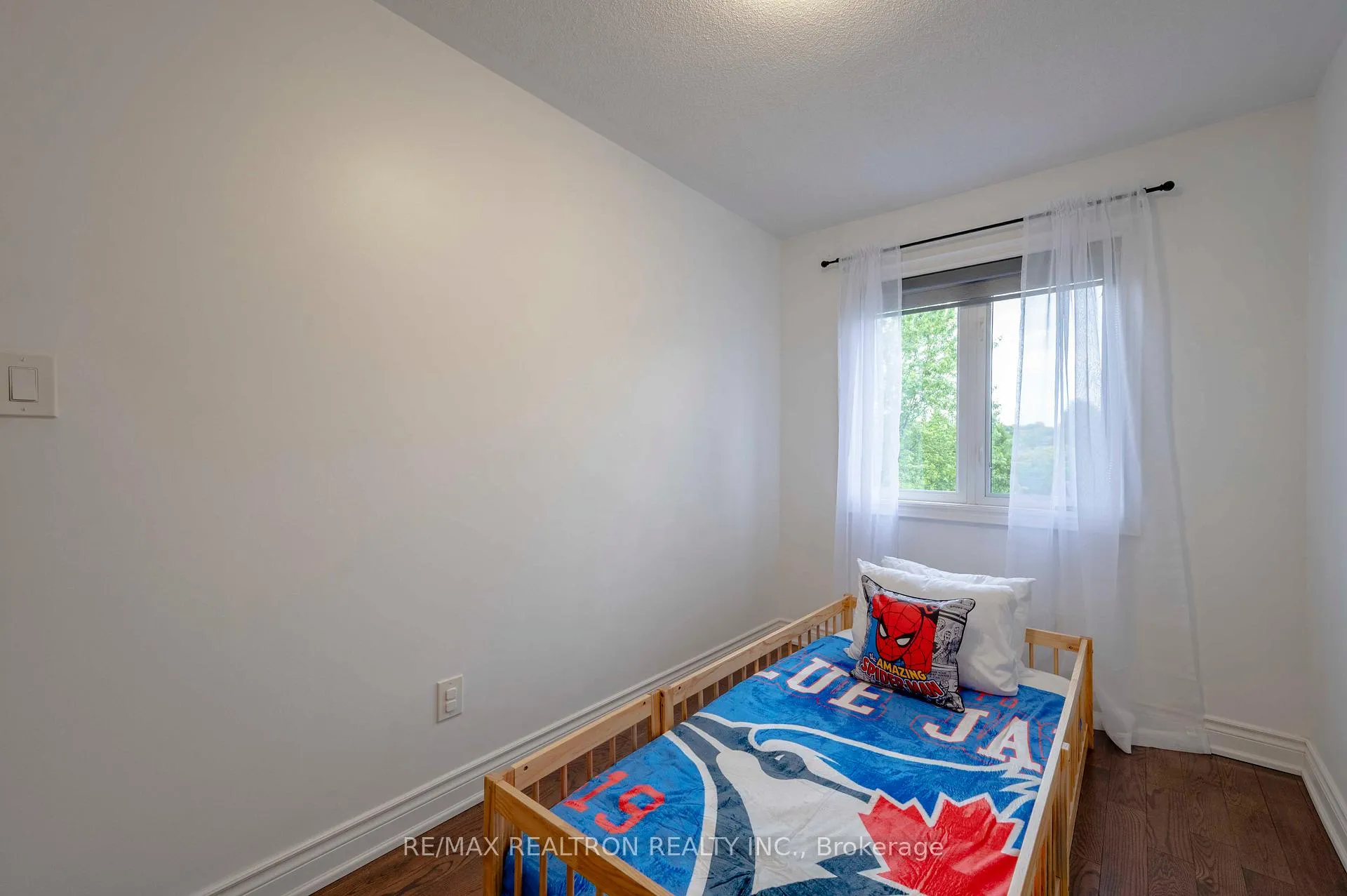 Photo 24 of 25 Pennefather Lane, Ajax, Central — HOMEH