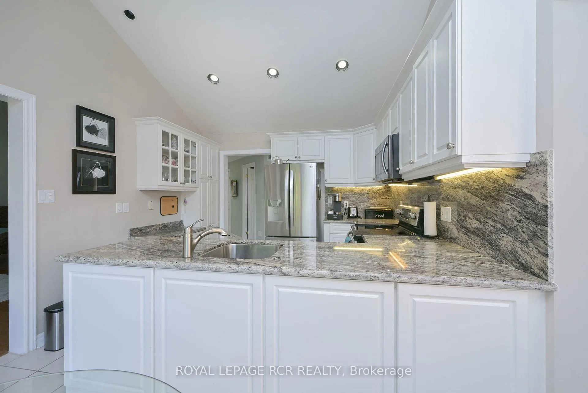 Photo 8 of 43 Bella Vista Trail, New Tecumseth, Alliston — HOMEH