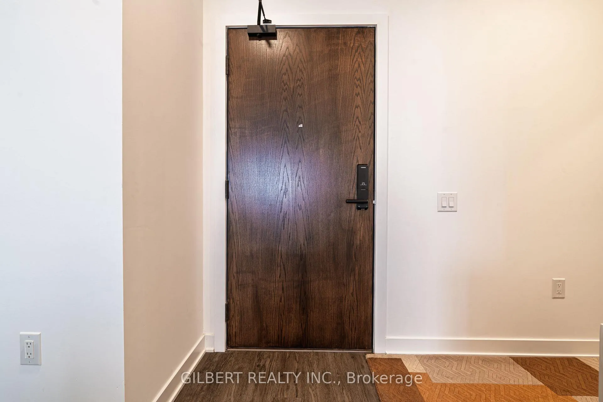 Photo 3 of 2782 Barton Street, Hamilton, Riverdale — HOMEH