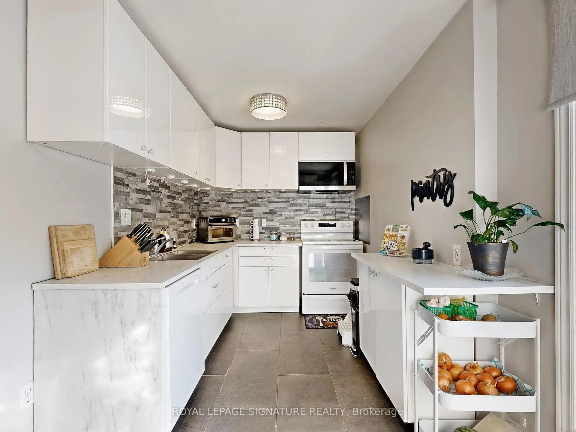 Photo 18 of Unit 101, 1133 Ritson Road N, Oshawa, Centennial — HOMEH