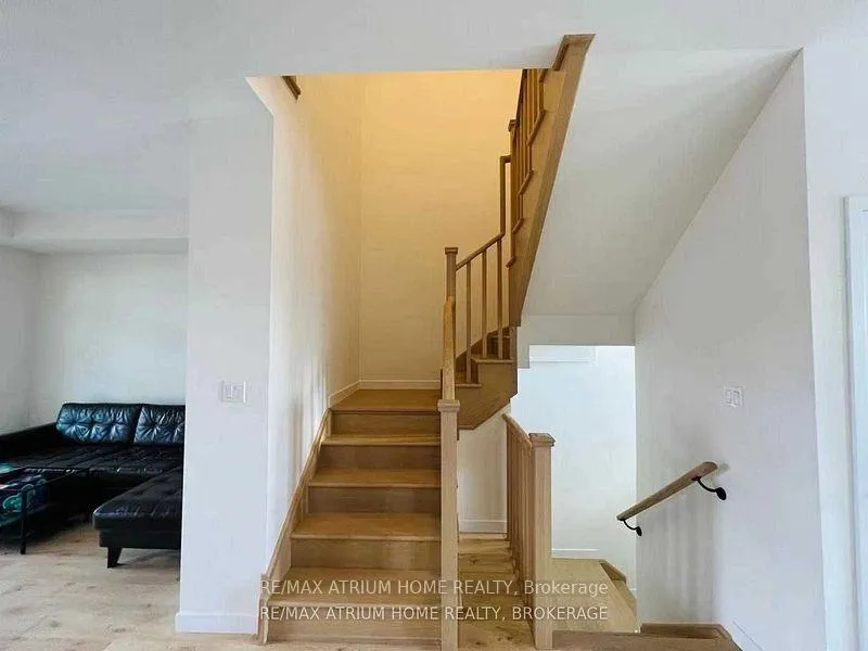 Photo 8 of 18 Mcnaughton Road, Vaughan, Maple — HOMEH