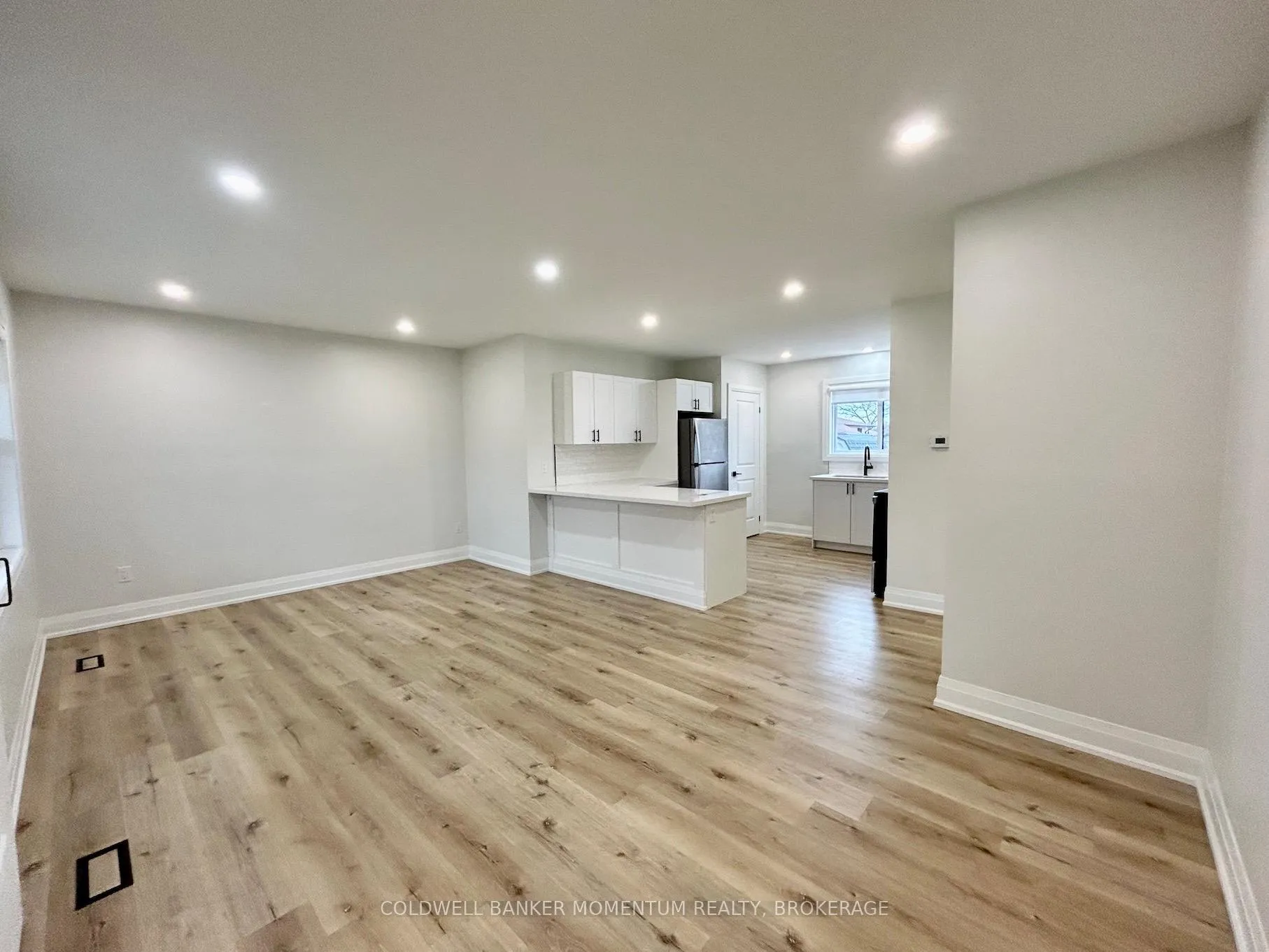 Photo 4 of Unit Main, 34 Golden Boulevard, Welland, Lincoln/Crowland — HOMEH