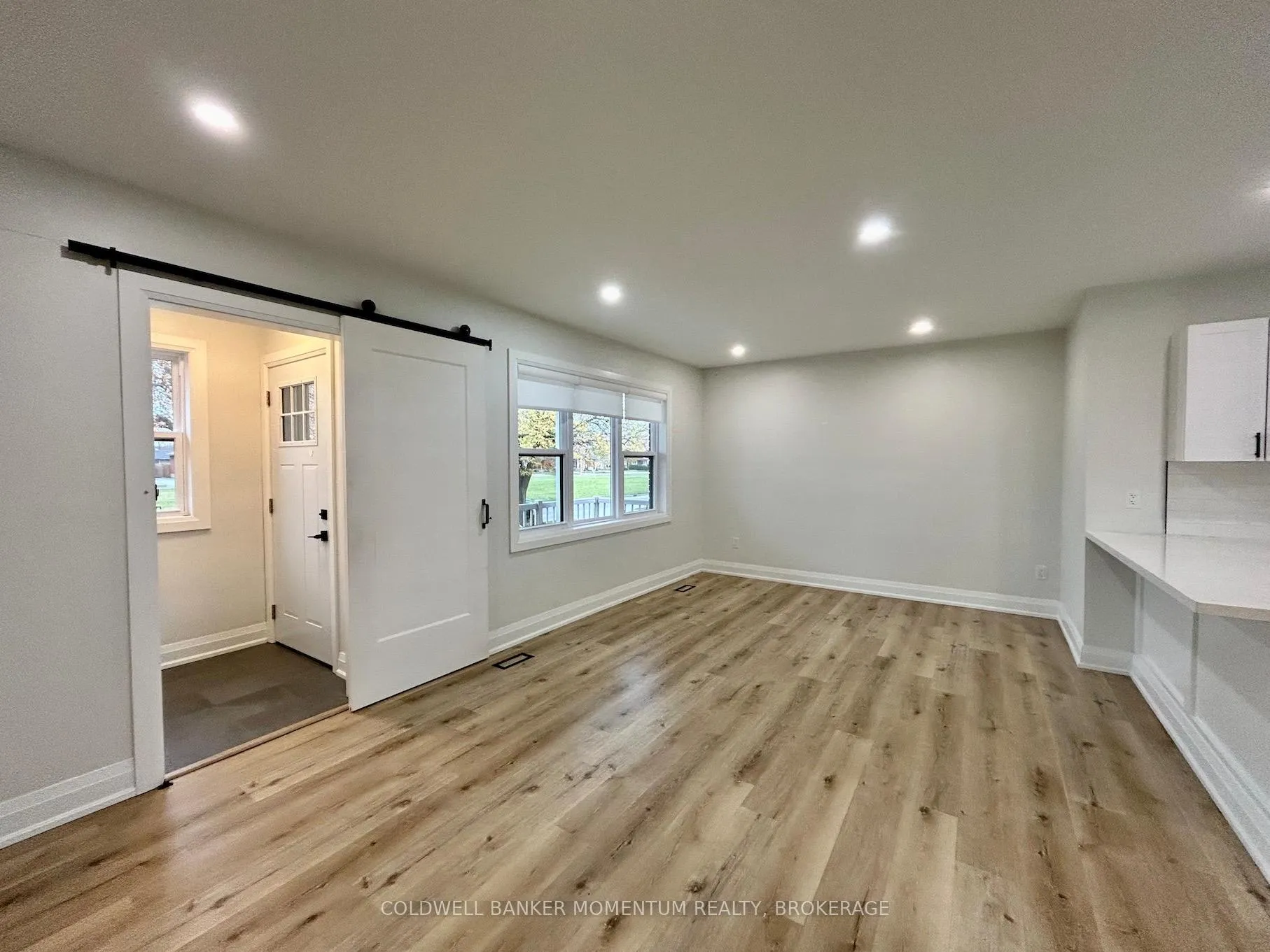 Photo 6 of Unit Main, 34 Golden Boulevard, Welland, Lincoln/Crowland — HOMEH