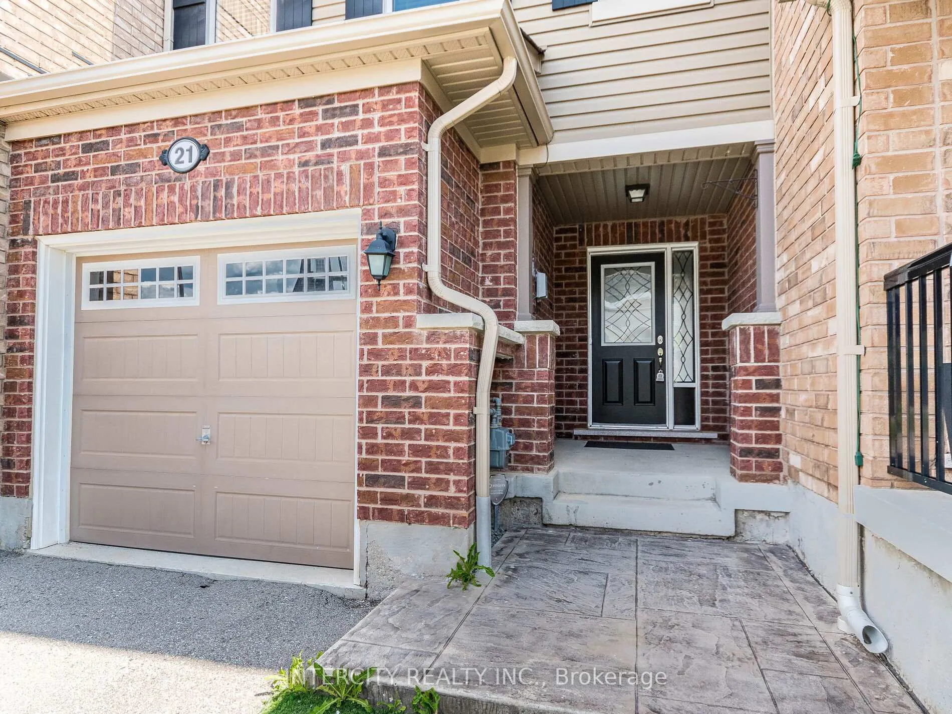 Photo 5 of 21 Vanhorne Close, Brampton, Brampton North — HOMEH
