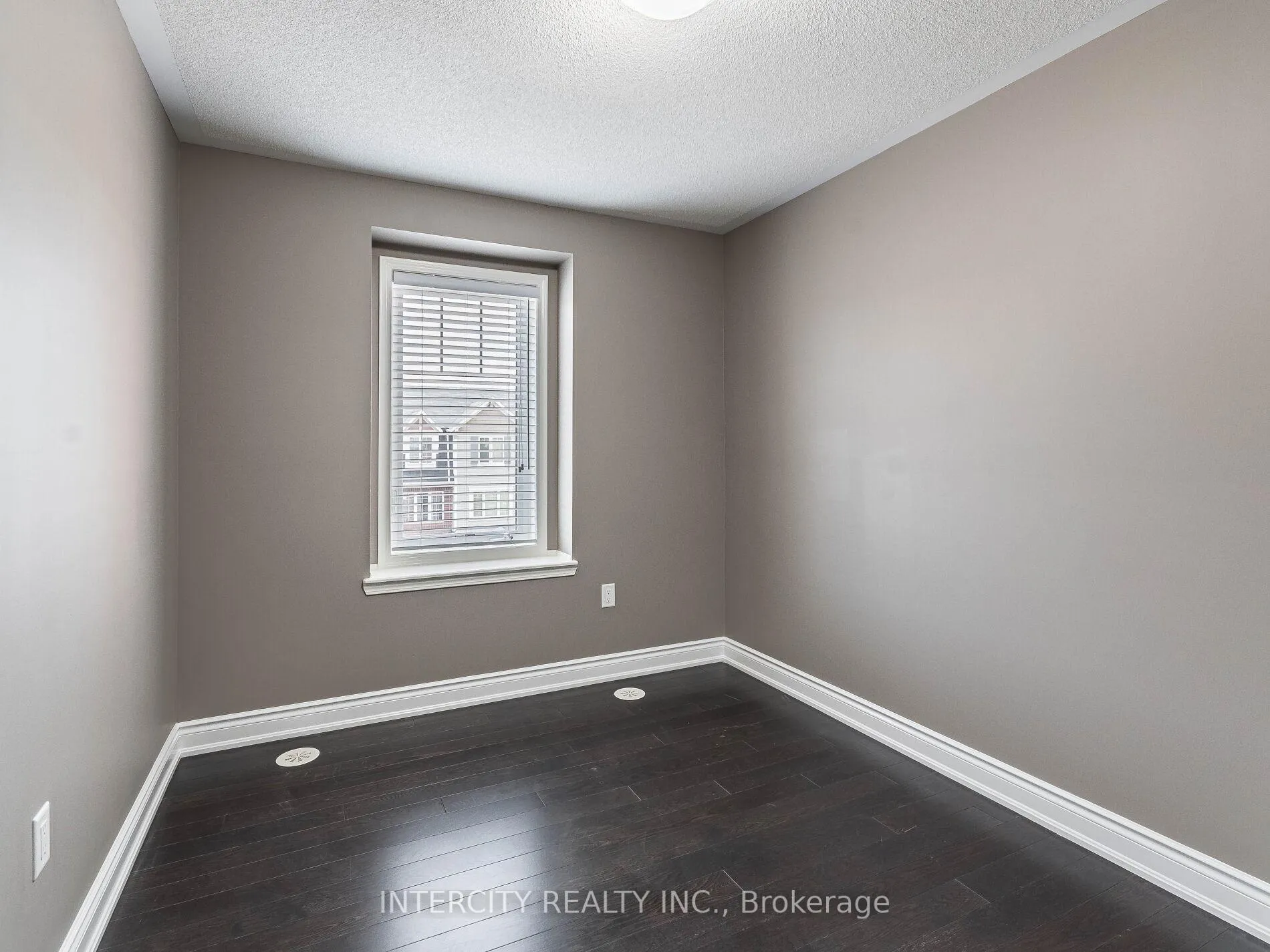 Photo 27 of 21 Vanhorne Close, Brampton, Brampton North — HOMEH