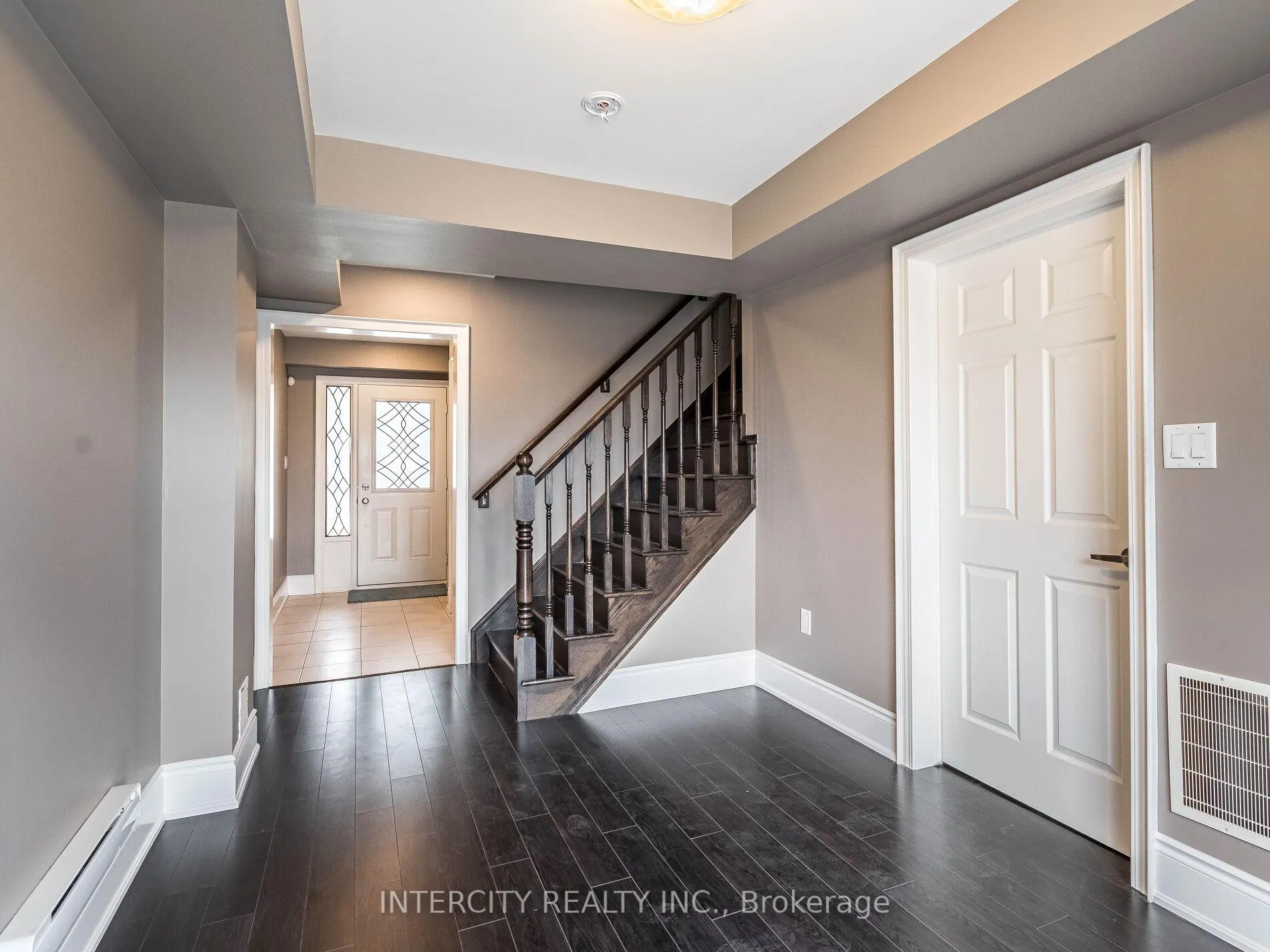 Photo 39 of 21 Vanhorne Close, Brampton, Brampton North — HOMEH