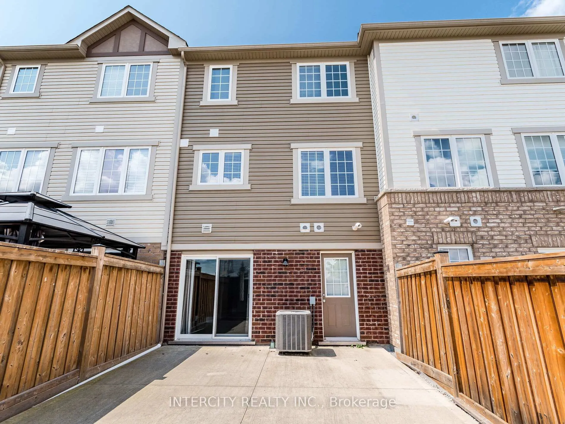 Photo 40 of 21 Vanhorne Close, Brampton, Brampton North — HOMEH