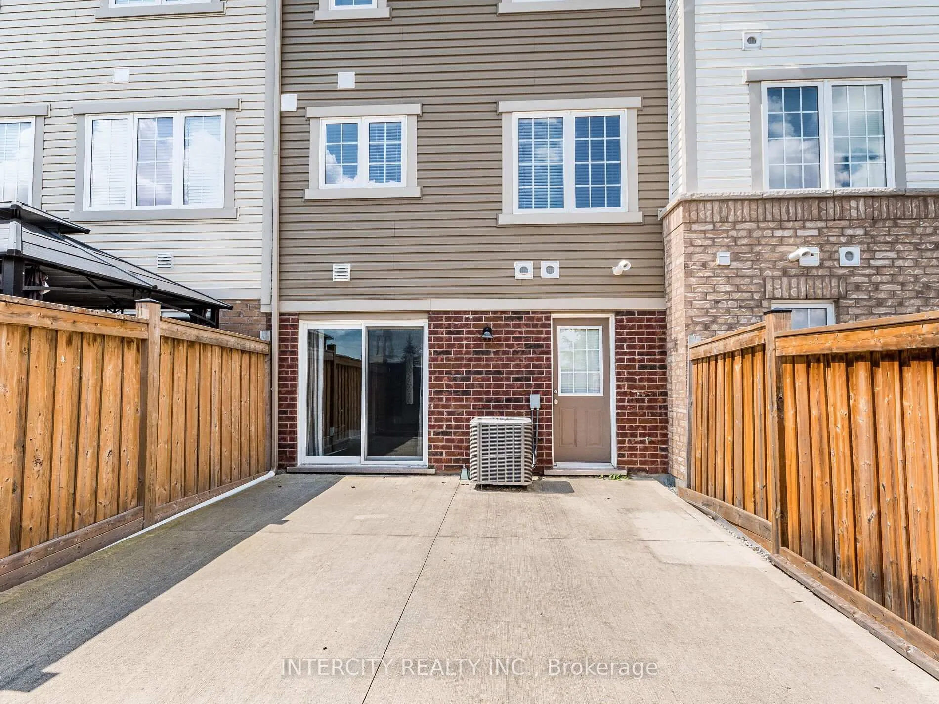 Photo 41 of 21 Vanhorne Close, Brampton, Brampton North — HOMEH