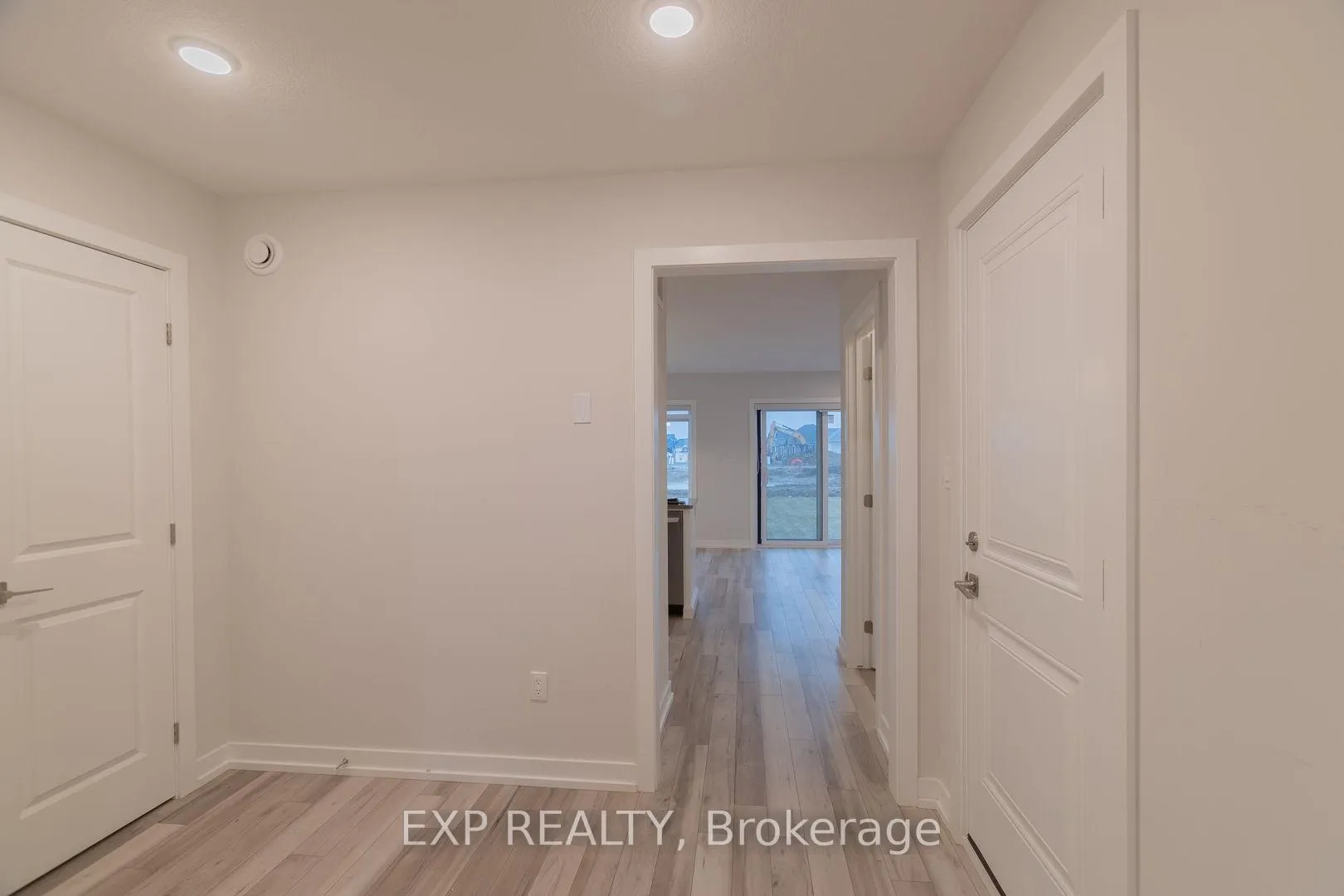 Photo 4 of 150 Empire Parkway, St. Thomas — HOMEH