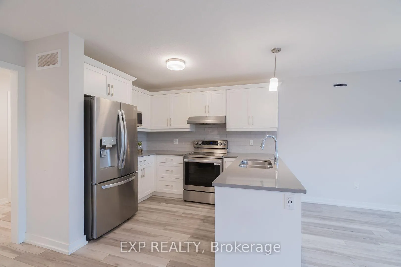 Photo 5 of 150 Empire Parkway, St. Thomas — HOMEH