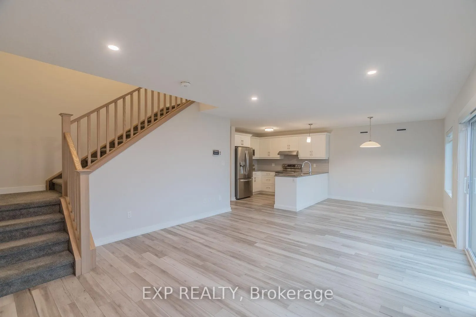 Photo 8 of 150 Empire Parkway, St. Thomas — HOMEH