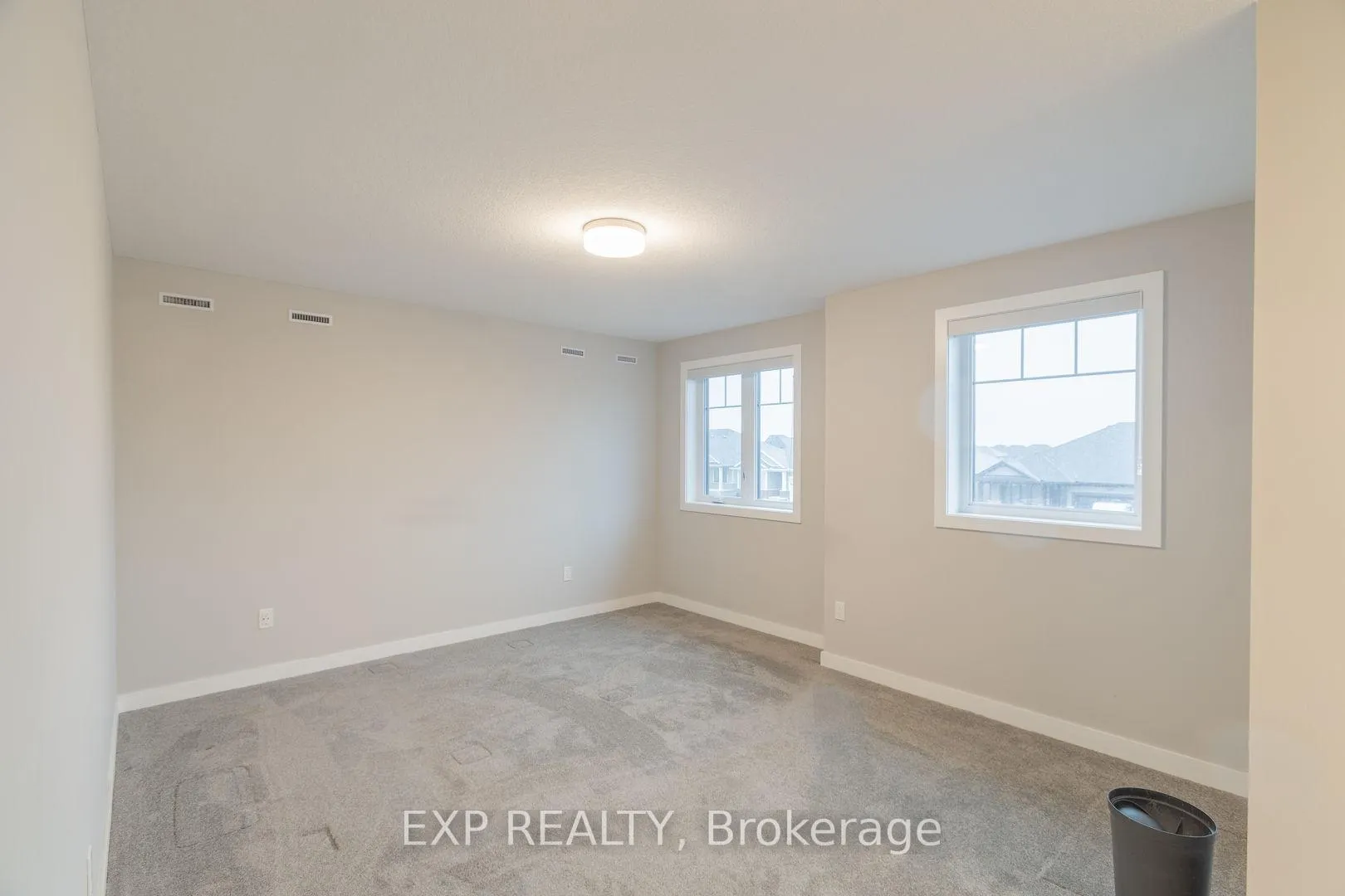 Photo 10 of 150 Empire Parkway, St. Thomas — HOMEH