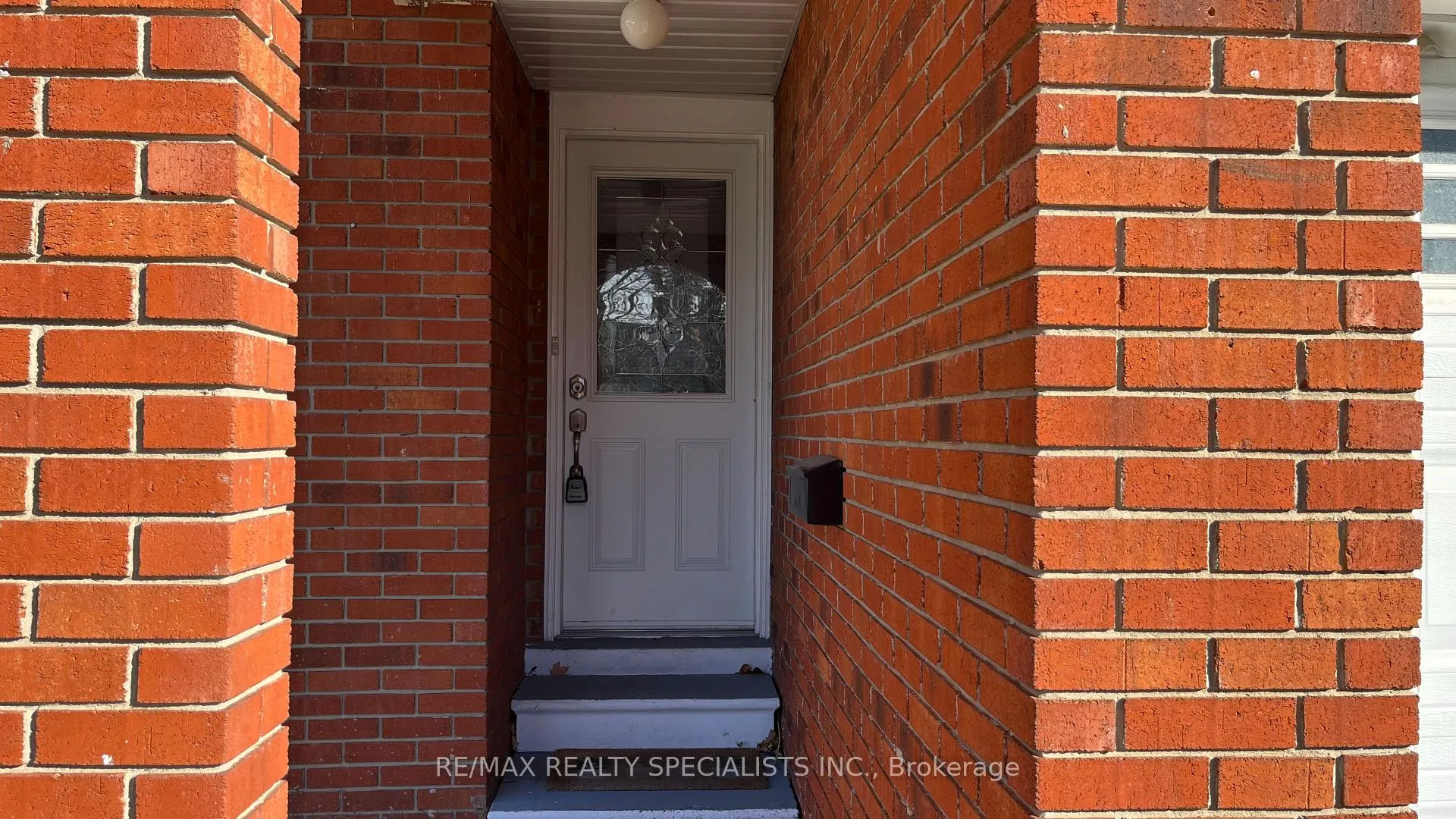 Photo 2 of 62 Camberley Crescent, Brampton, Brampton North — HOMEH