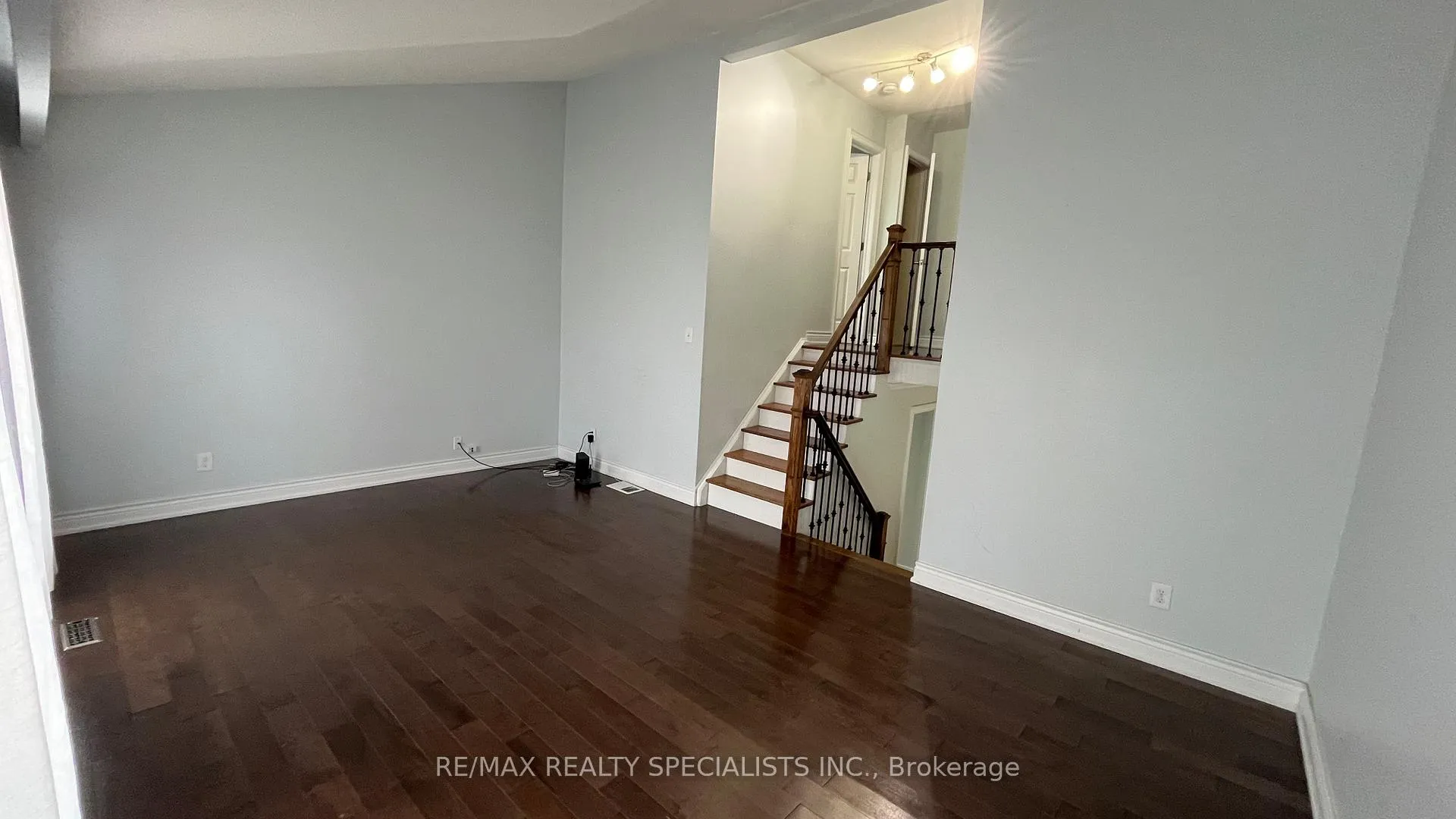 Photo 4 of 62 Camberley Crescent, Brampton, Brampton North — HOMEH