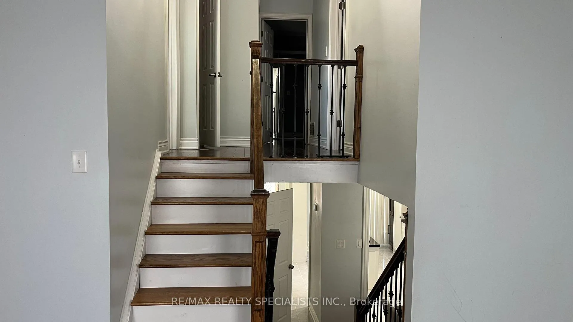 Photo 5 of 62 Camberley Crescent, Brampton, Brampton North — HOMEH