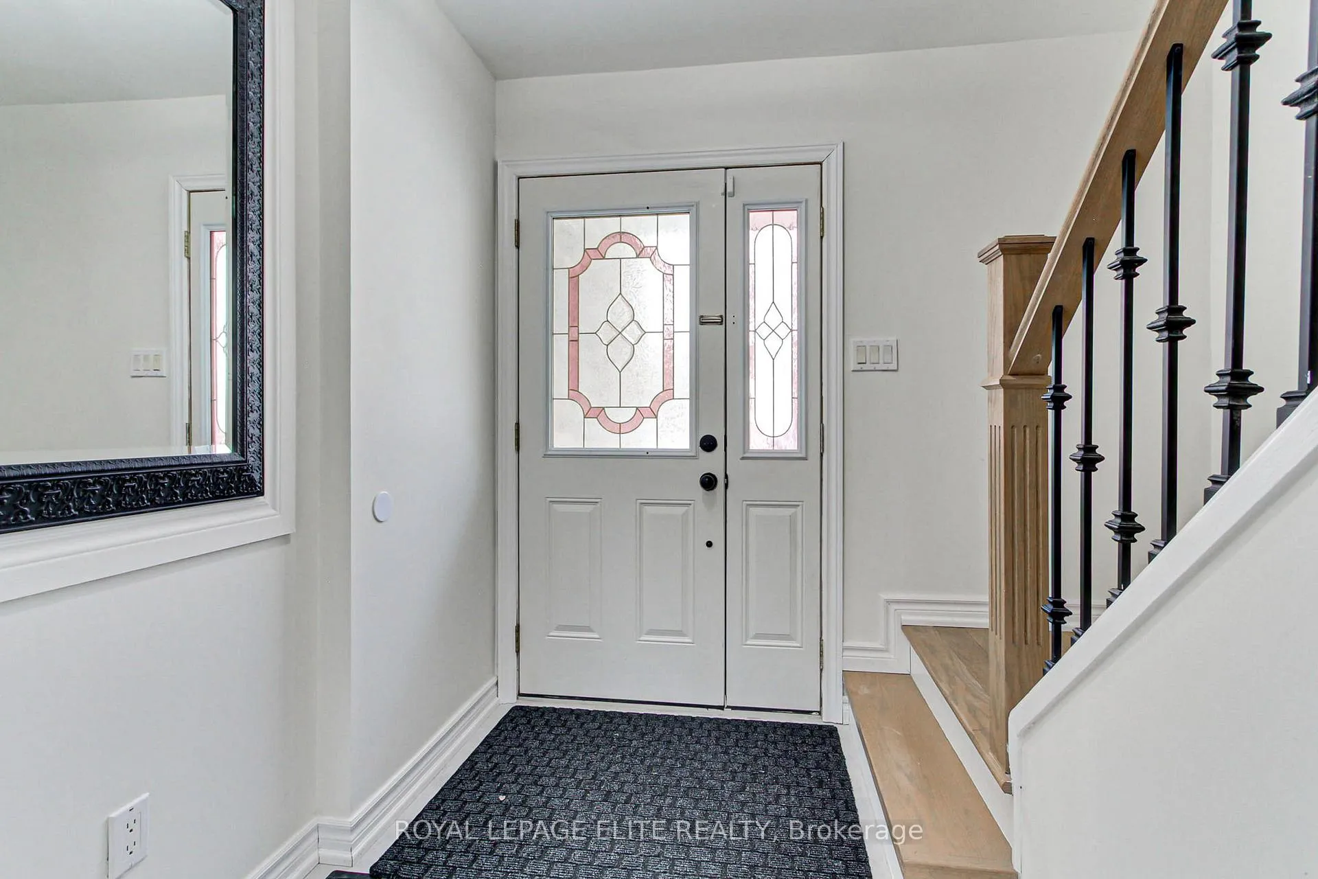 Photo 4 of 19 Lindisfarne Way, Markham, Markham Village — HOMEH
