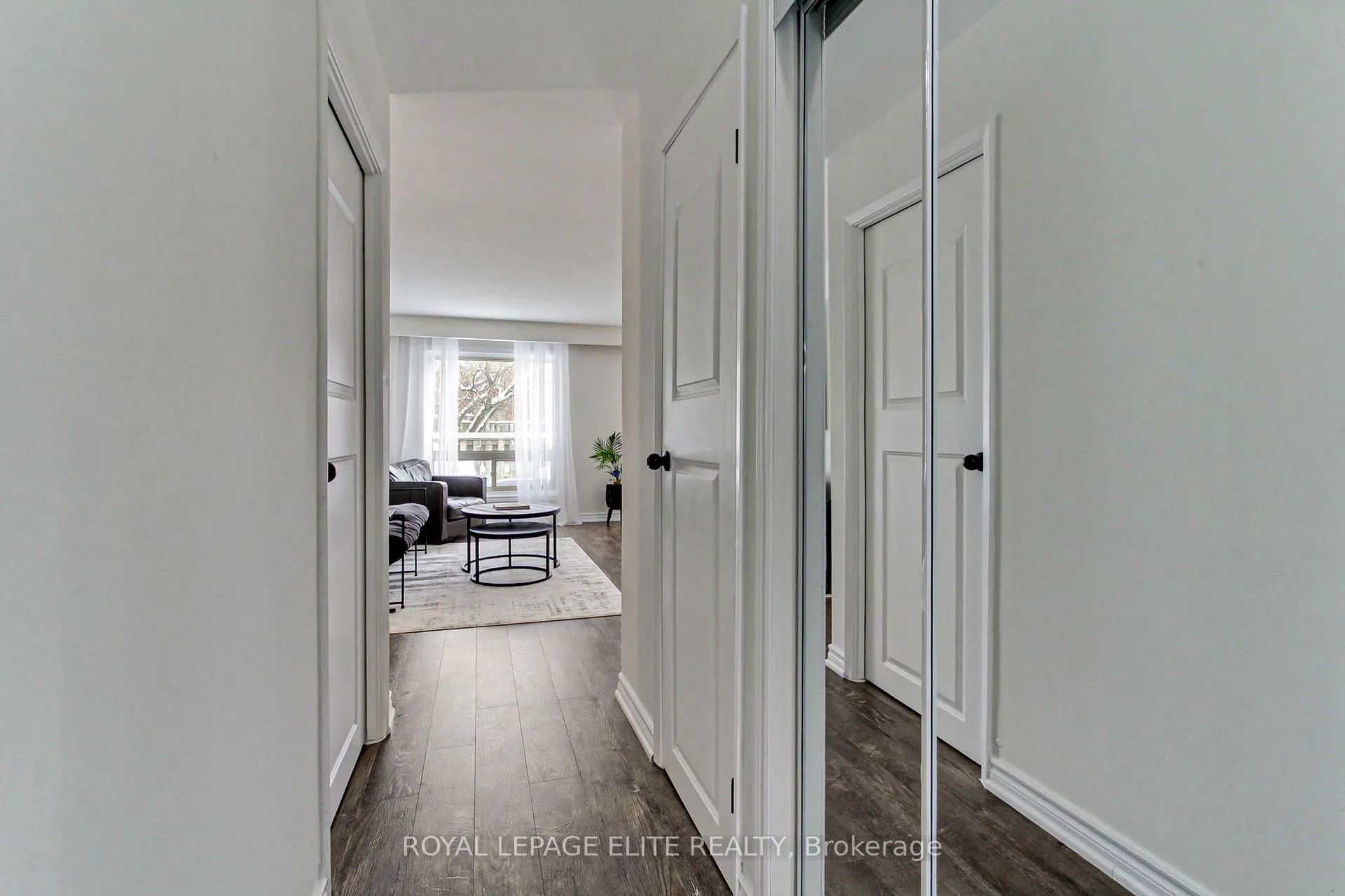 Photo 5 of 19 Lindisfarne Way, Markham, Markham Village — HOMEH