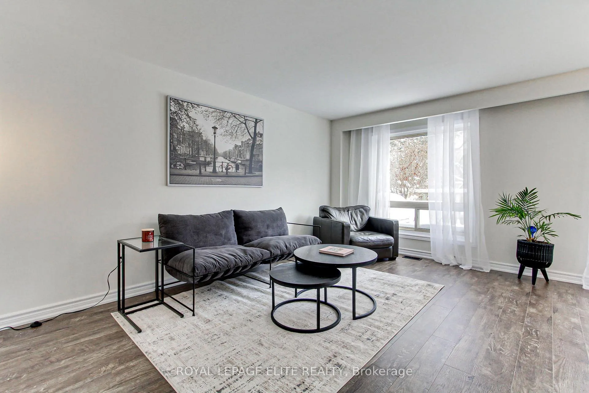 Photo 7 of 19 Lindisfarne Way, Markham, Markham Village — HOMEH