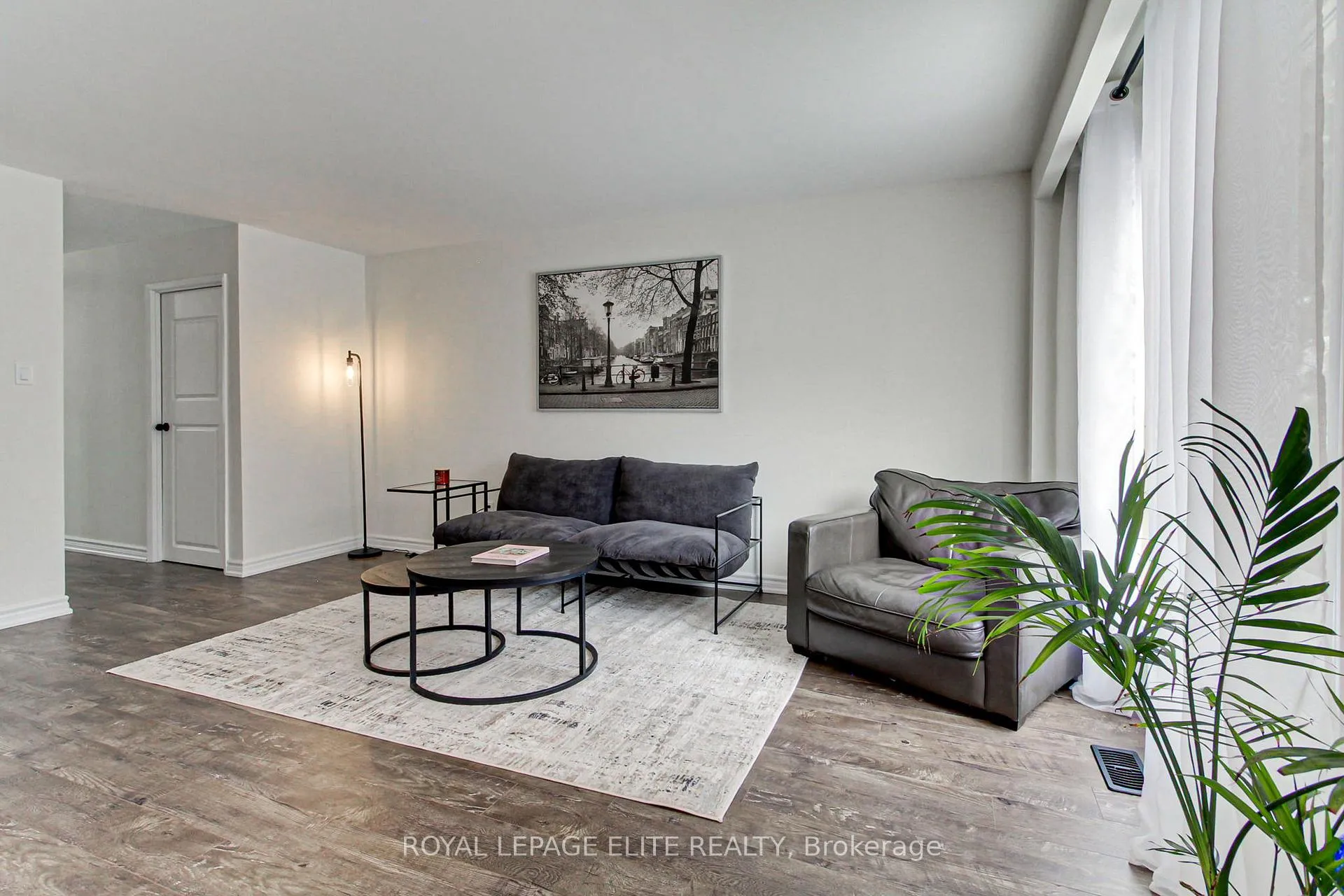 Photo 8 of 19 Lindisfarne Way, Markham, Markham Village — HOMEH