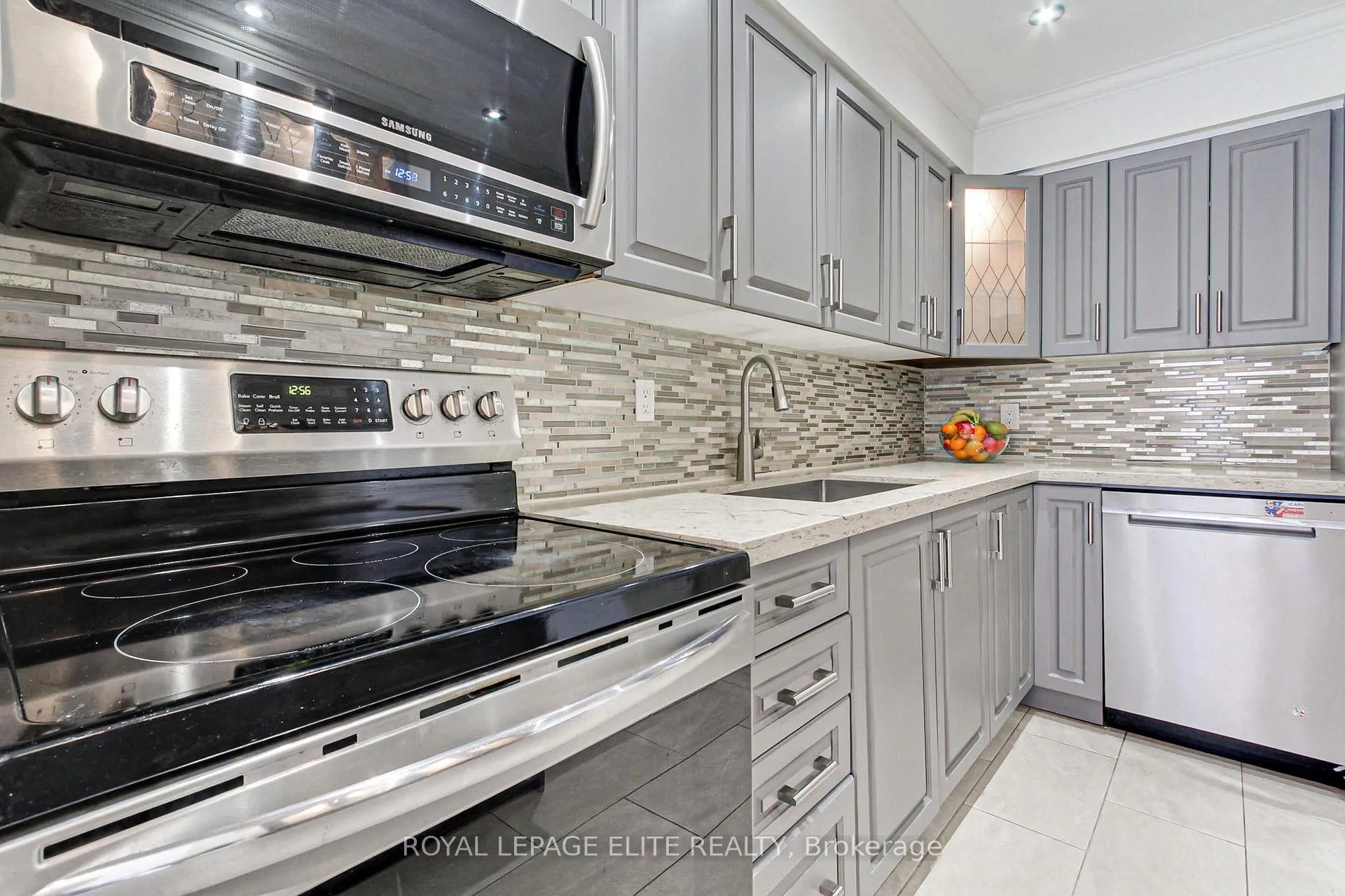 Photo 13 of 19 Lindisfarne Way, Markham, Markham Village — HOMEH