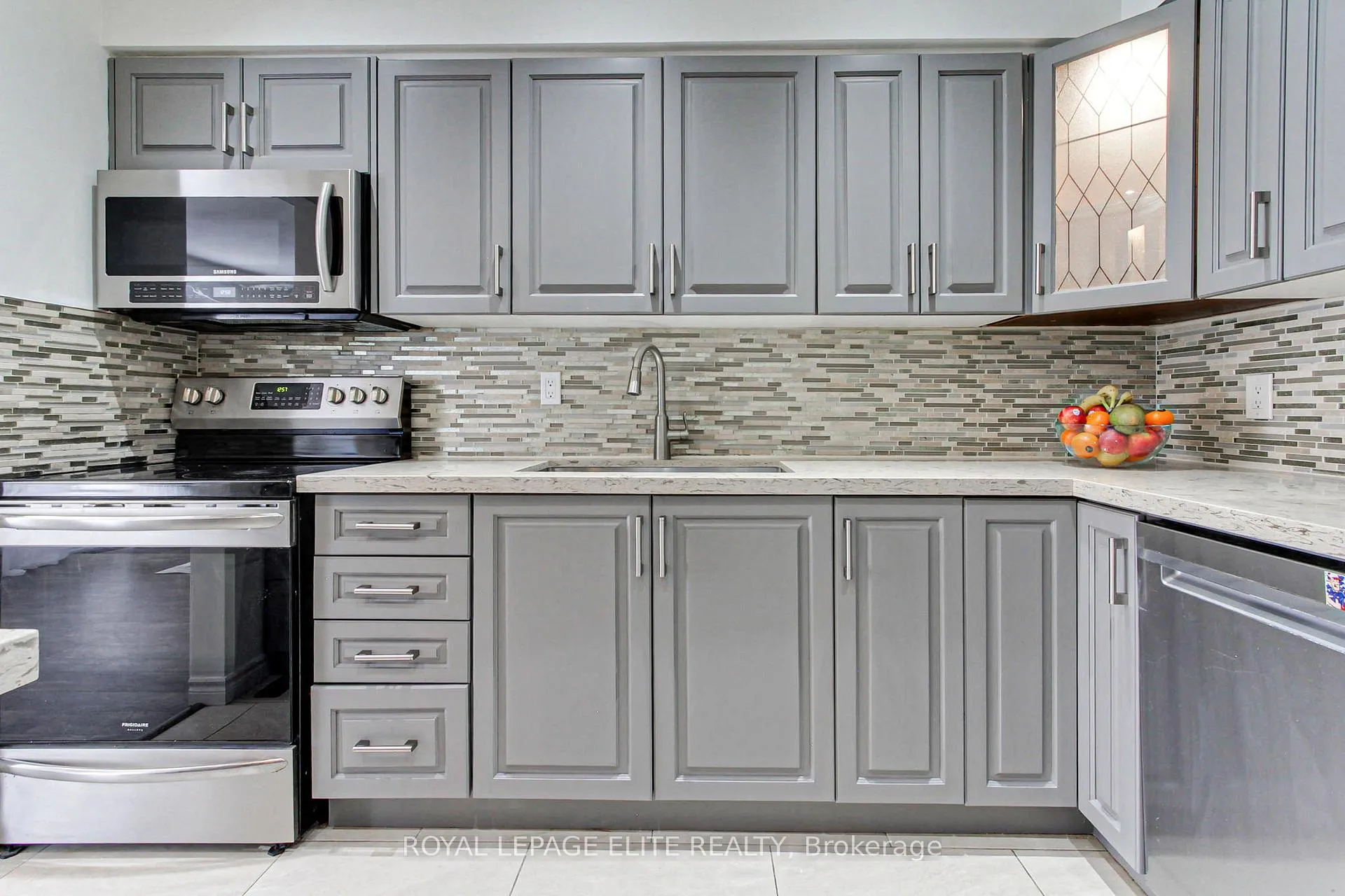 Photo 15 of 19 Lindisfarne Way, Markham, Markham Village — HOMEH