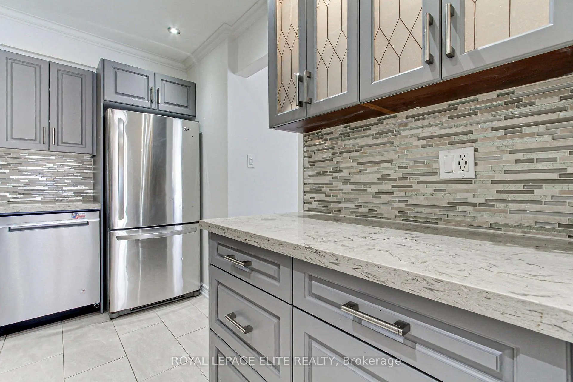 Photo 16 of 19 Lindisfarne Way, Markham, Markham Village — HOMEH