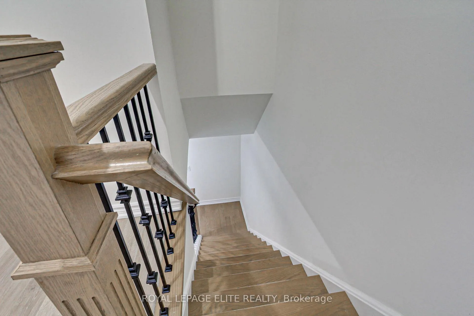 Photo 20 of 19 Lindisfarne Way, Markham, Markham Village — HOMEH