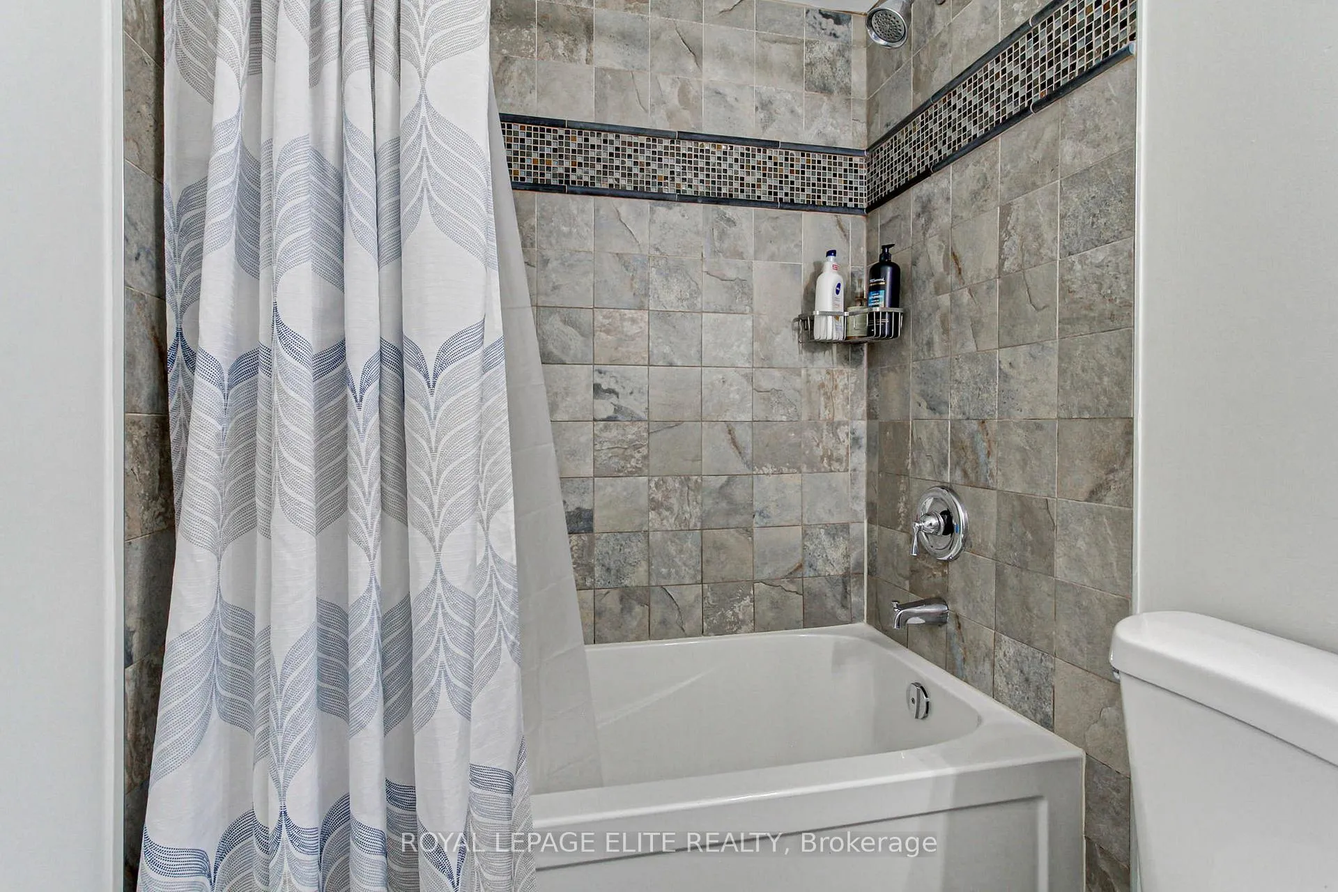 Photo 31 of 19 Lindisfarne Way, Markham, Markham Village — HOMEH