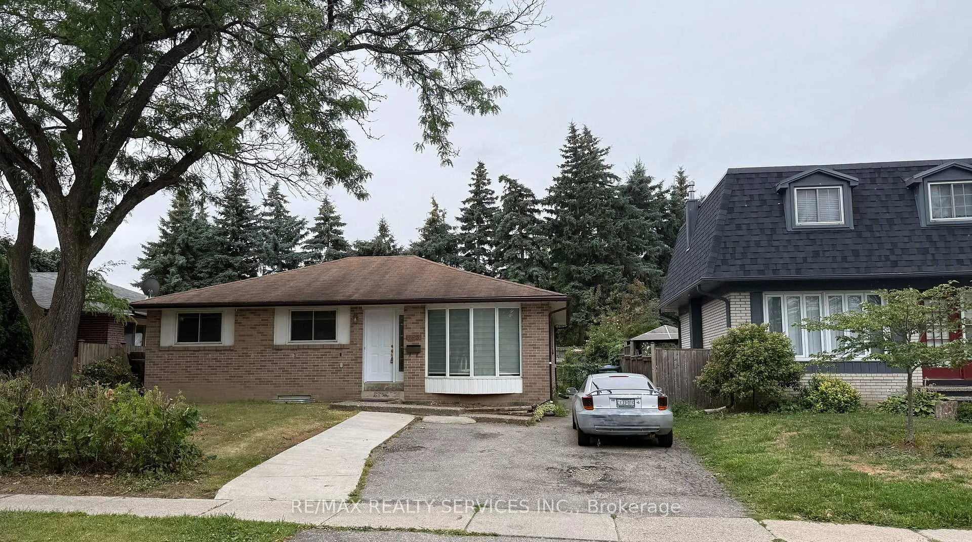 Photo 2 of 163 Mcmurchy Avenue, Brampton, Brampton South — HOMEH