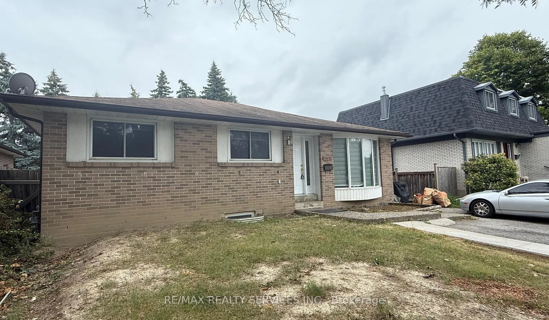 Photo 3 of 163 Mcmurchy Avenue, Brampton, Brampton South — HOMEH