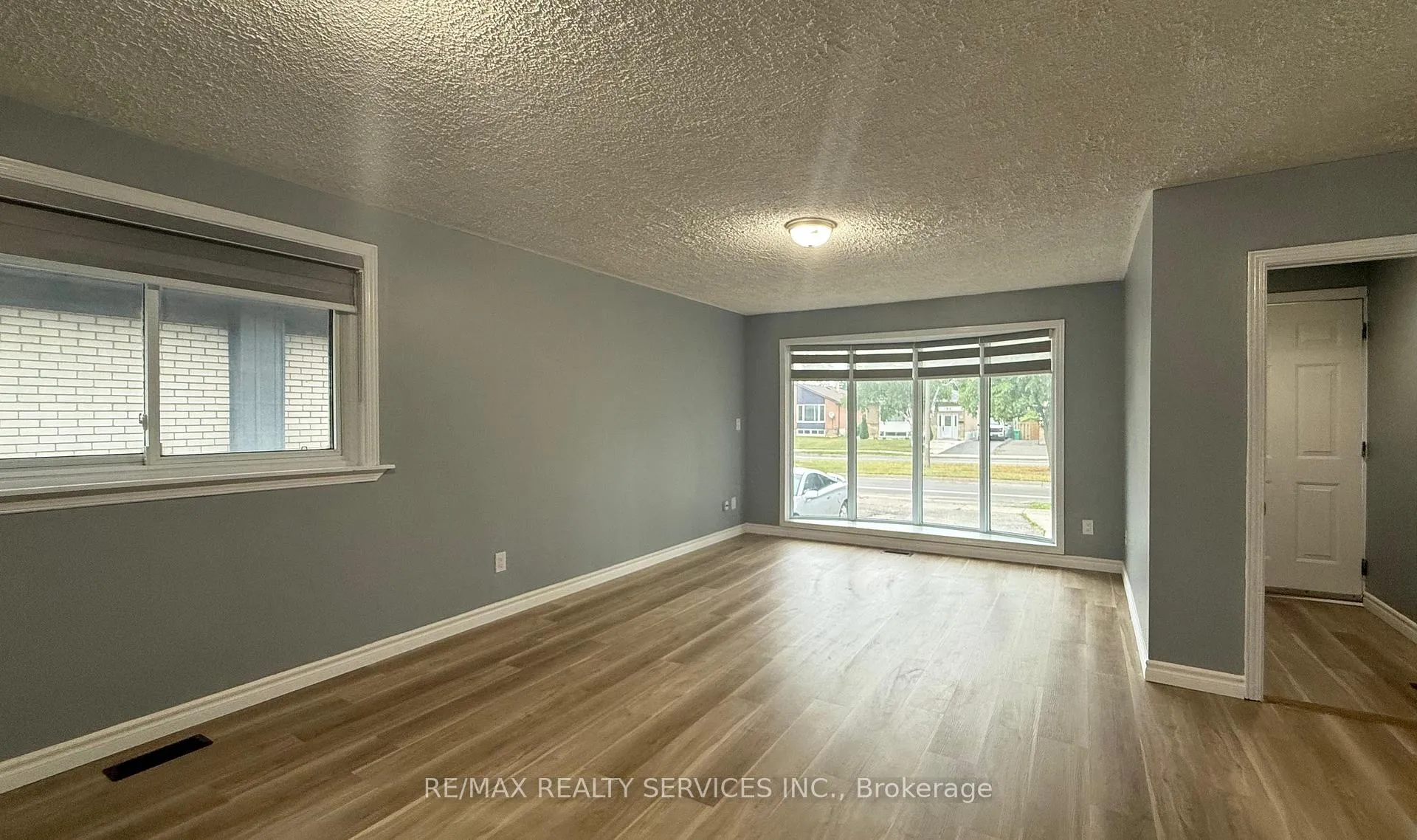 Photo 5 of 163 Mcmurchy Avenue, Brampton, Brampton South — HOMEH