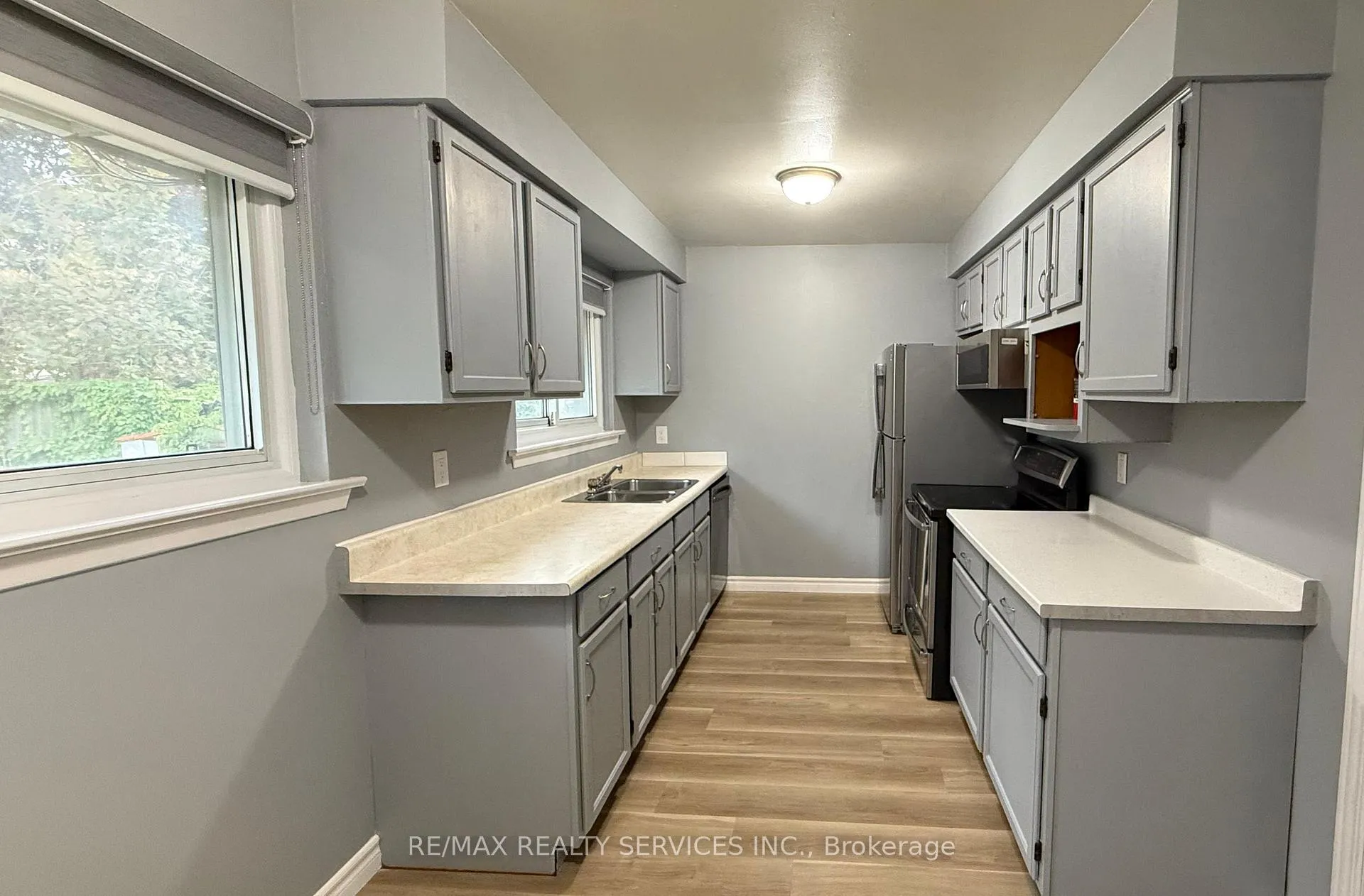 Photo 8 of 163 Mcmurchy Avenue, Brampton, Brampton South — HOMEH