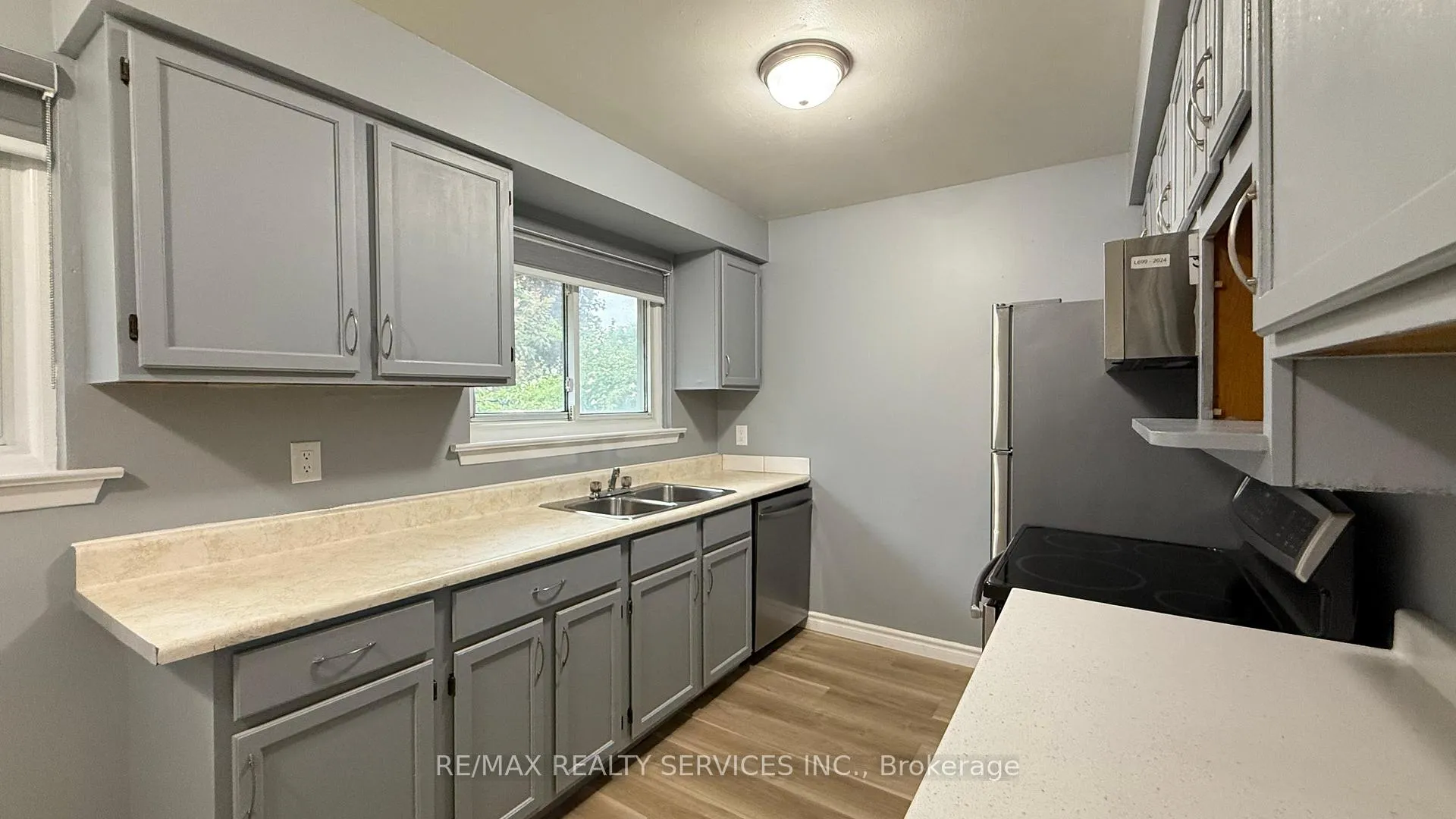 Photo 11 of 163 Mcmurchy Avenue, Brampton, Brampton South — HOMEH
