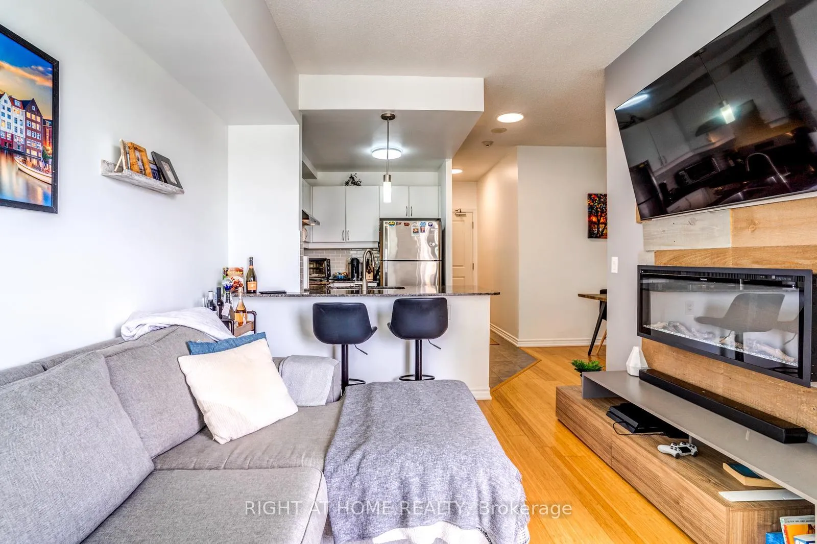 Photo 7 of 7730 Kipling Avenue, Vaughan, West Woodbridge — HOMEH