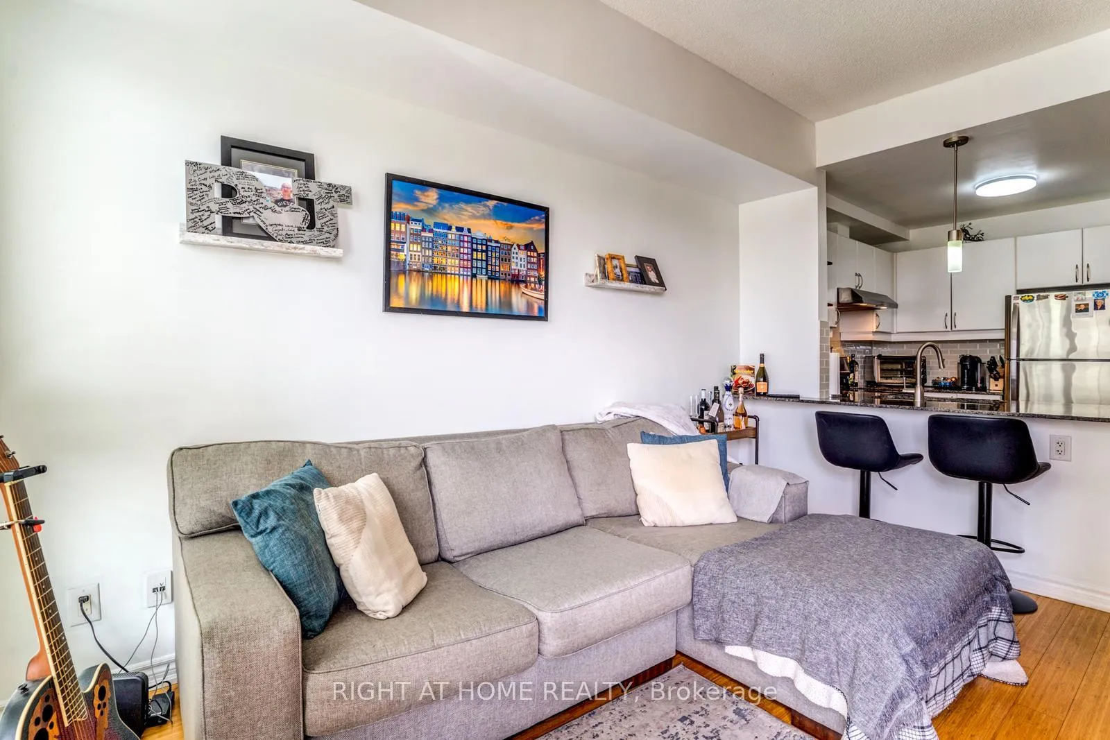 Photo 8 of 7730 Kipling Avenue, Vaughan, West Woodbridge — HOMEH