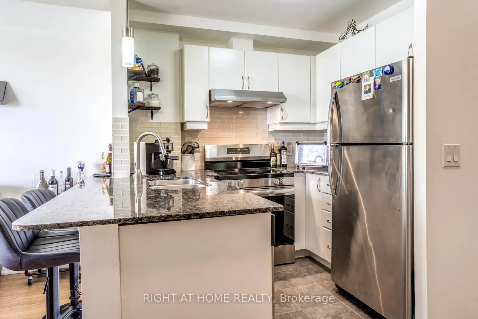 Photo 11 of 7730 Kipling Avenue, Vaughan, West Woodbridge — HOMEH