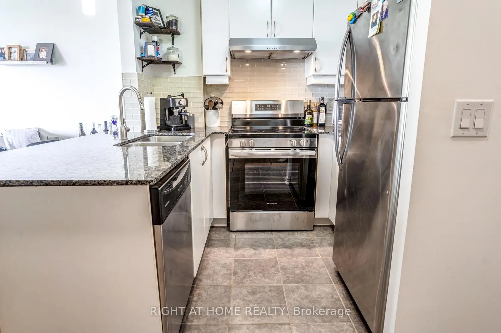 Photo 12 of 7730 Kipling Avenue, Vaughan, West Woodbridge — HOMEH