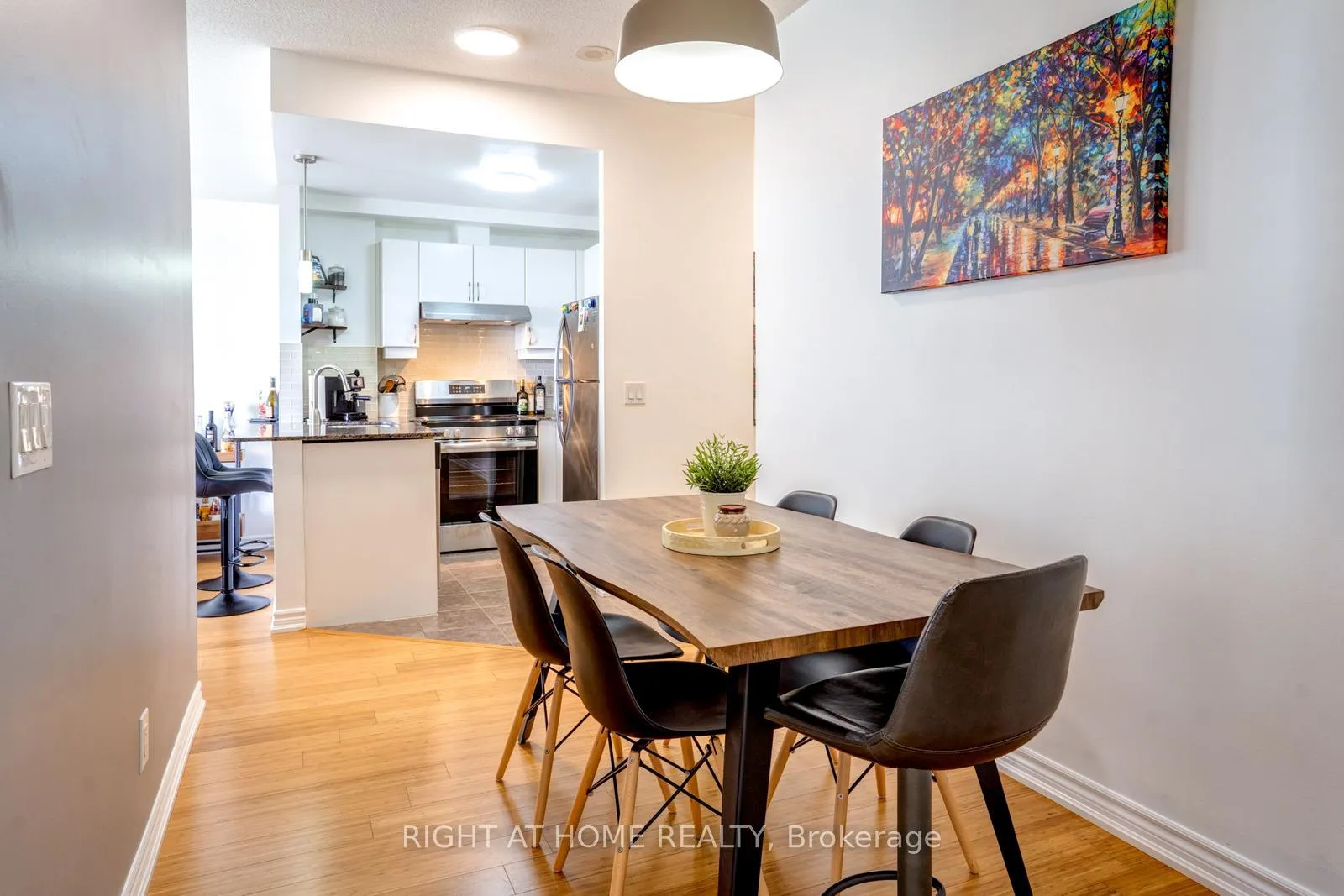 Photo 14 of 7730 Kipling Avenue, Vaughan, West Woodbridge — HOMEH
